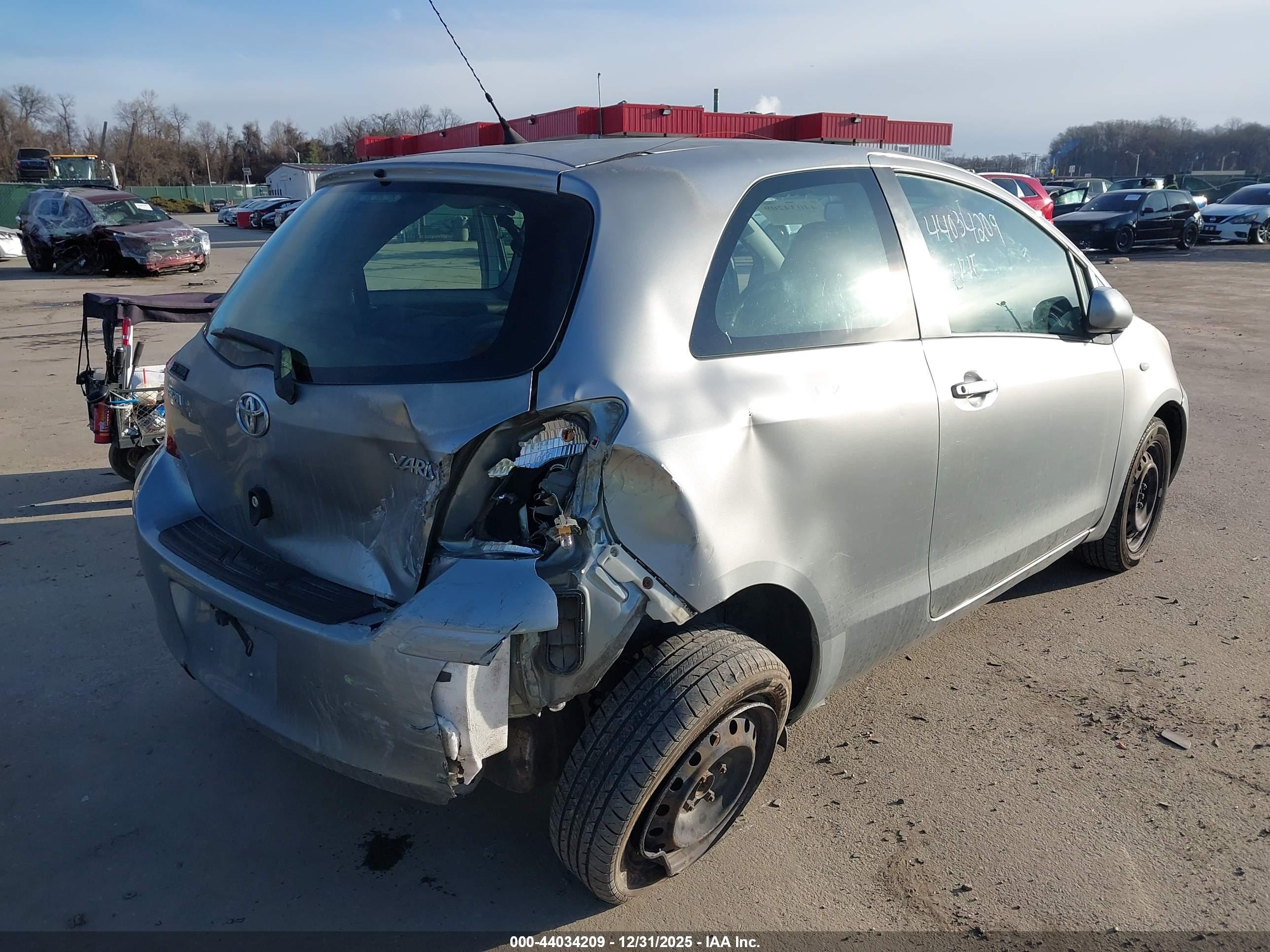 TOYOTA YARIS image 6