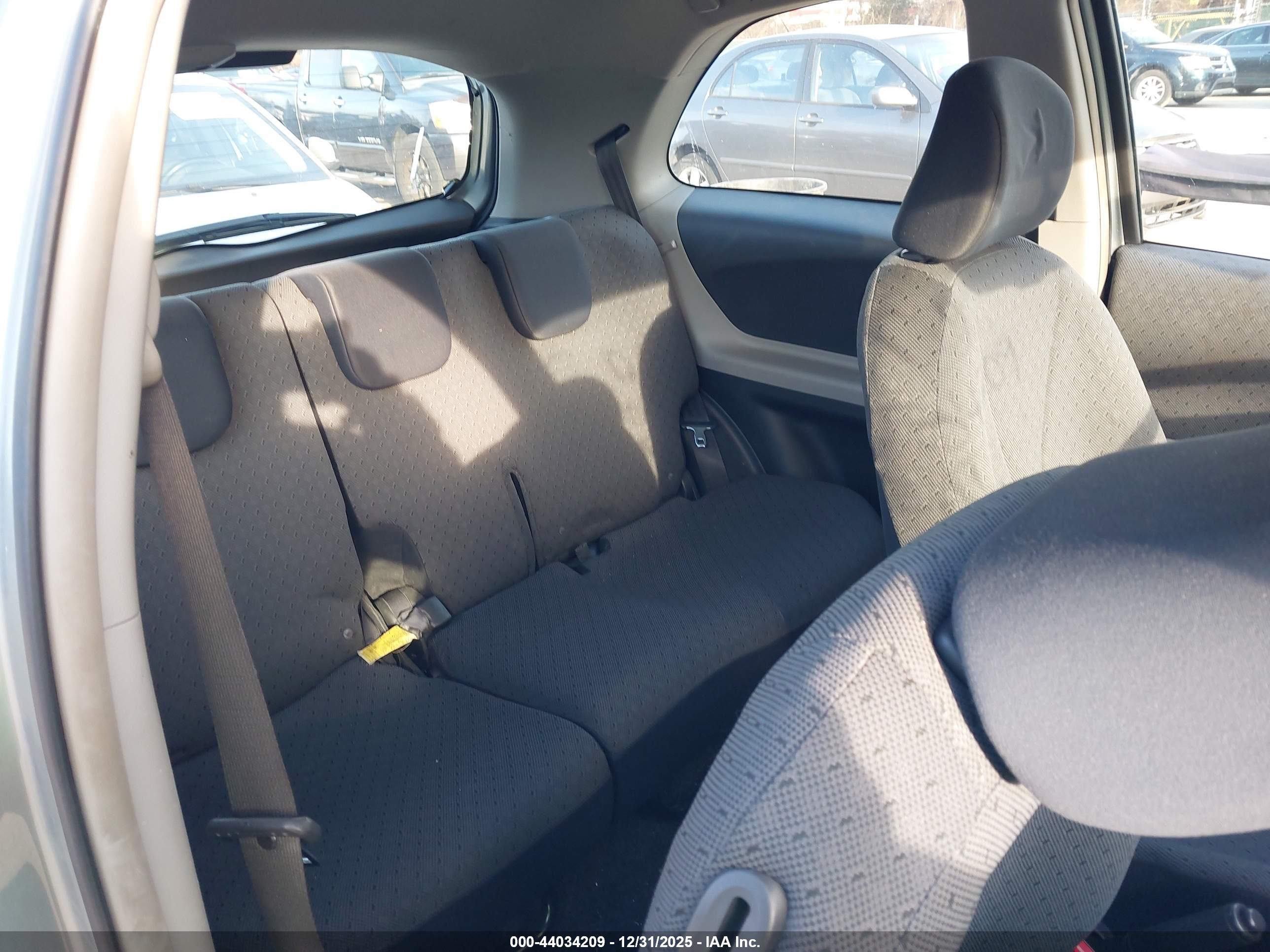 TOYOTA YARIS image 8
