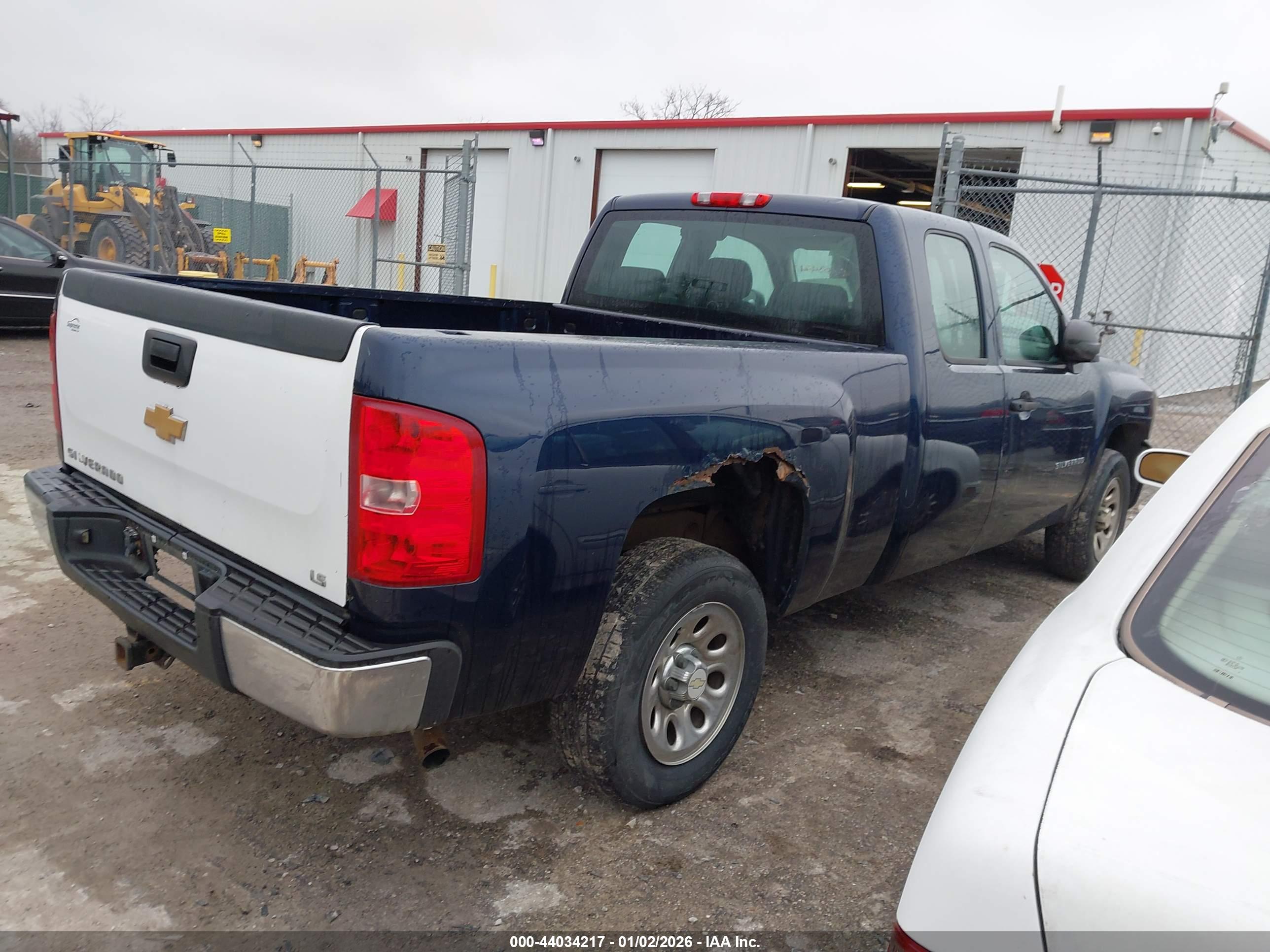 CHEVROLET SILVERADO image 4