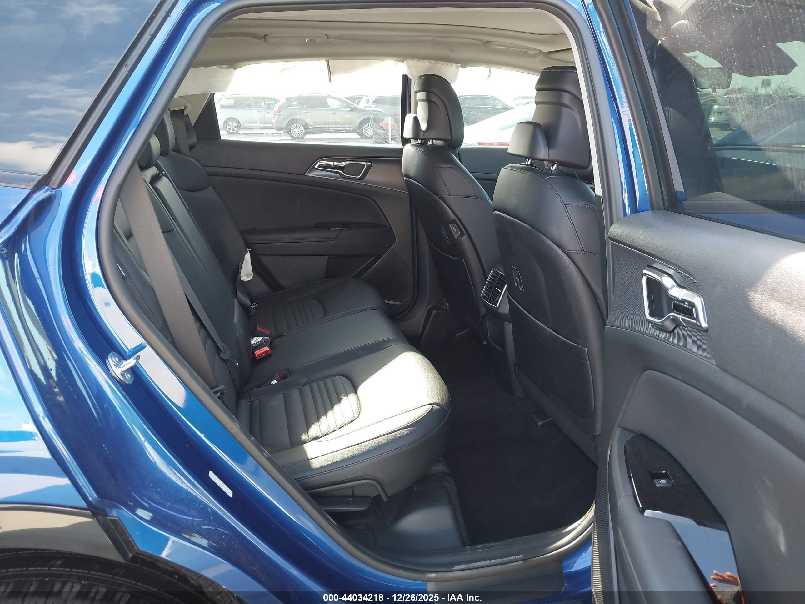 KIA SPORTAGE image 8