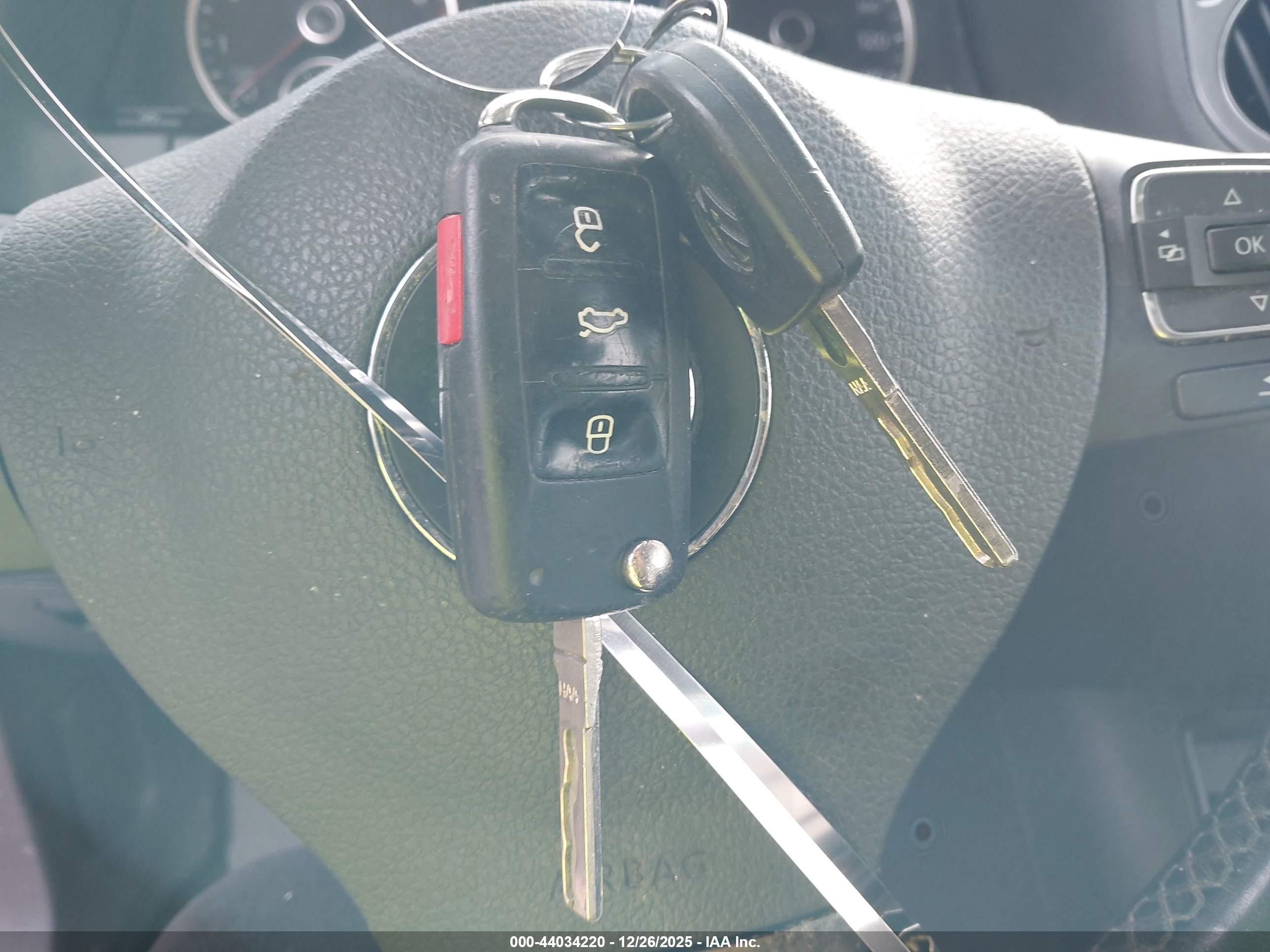 VOLKSWAGEN TIGUAN image 11