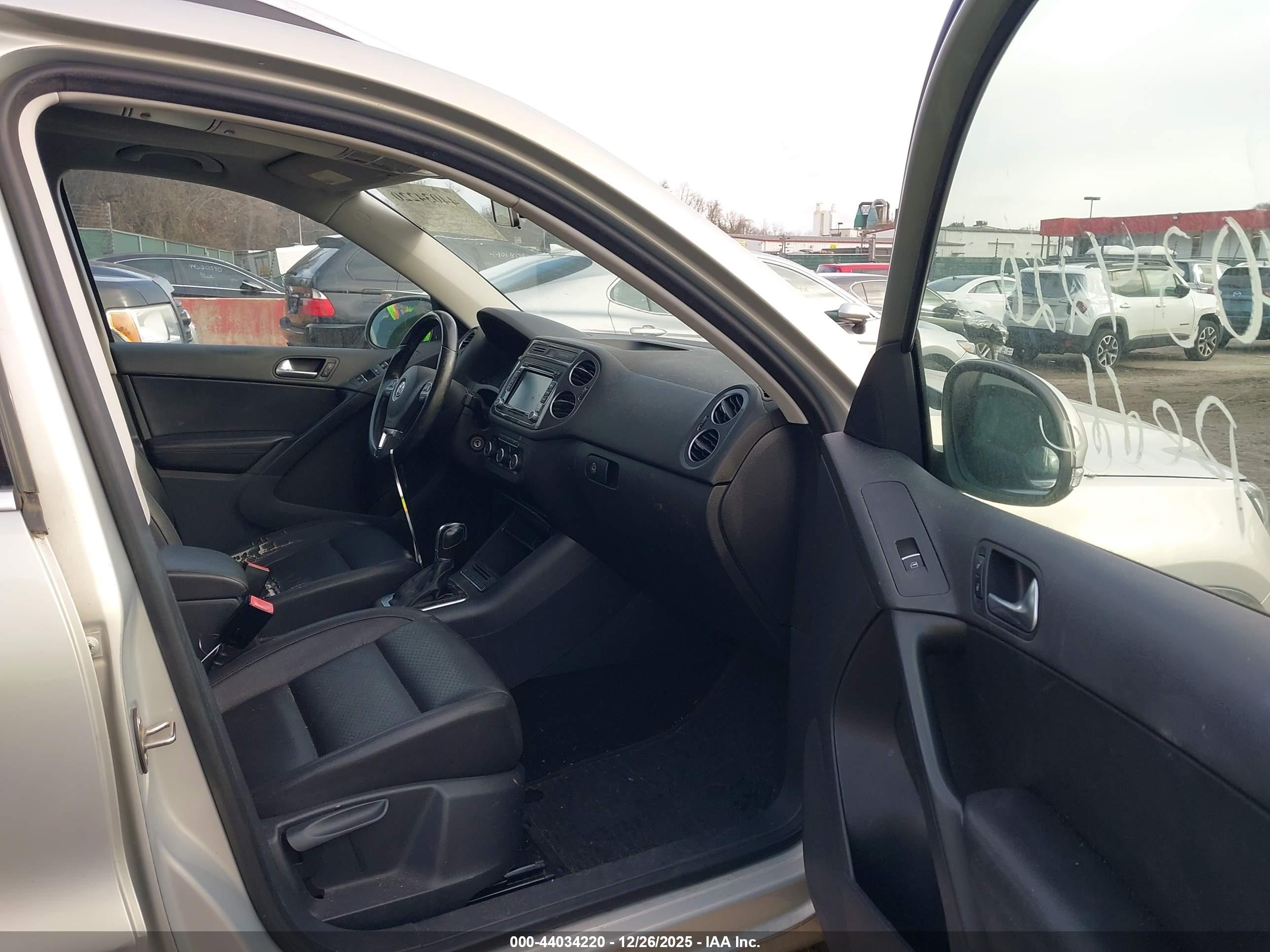 VOLKSWAGEN TIGUAN image 5