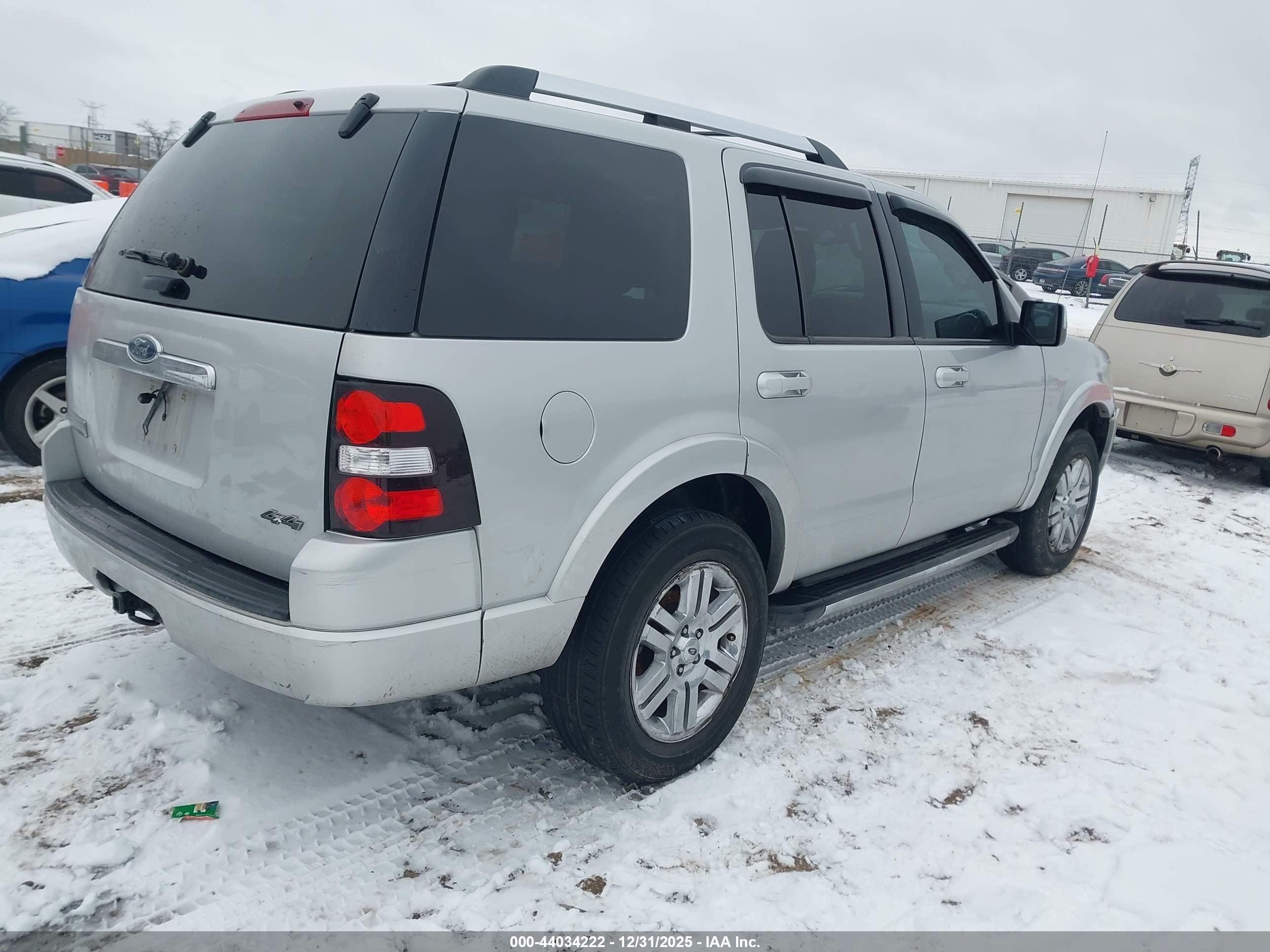 FORD EXPLORER image 4
