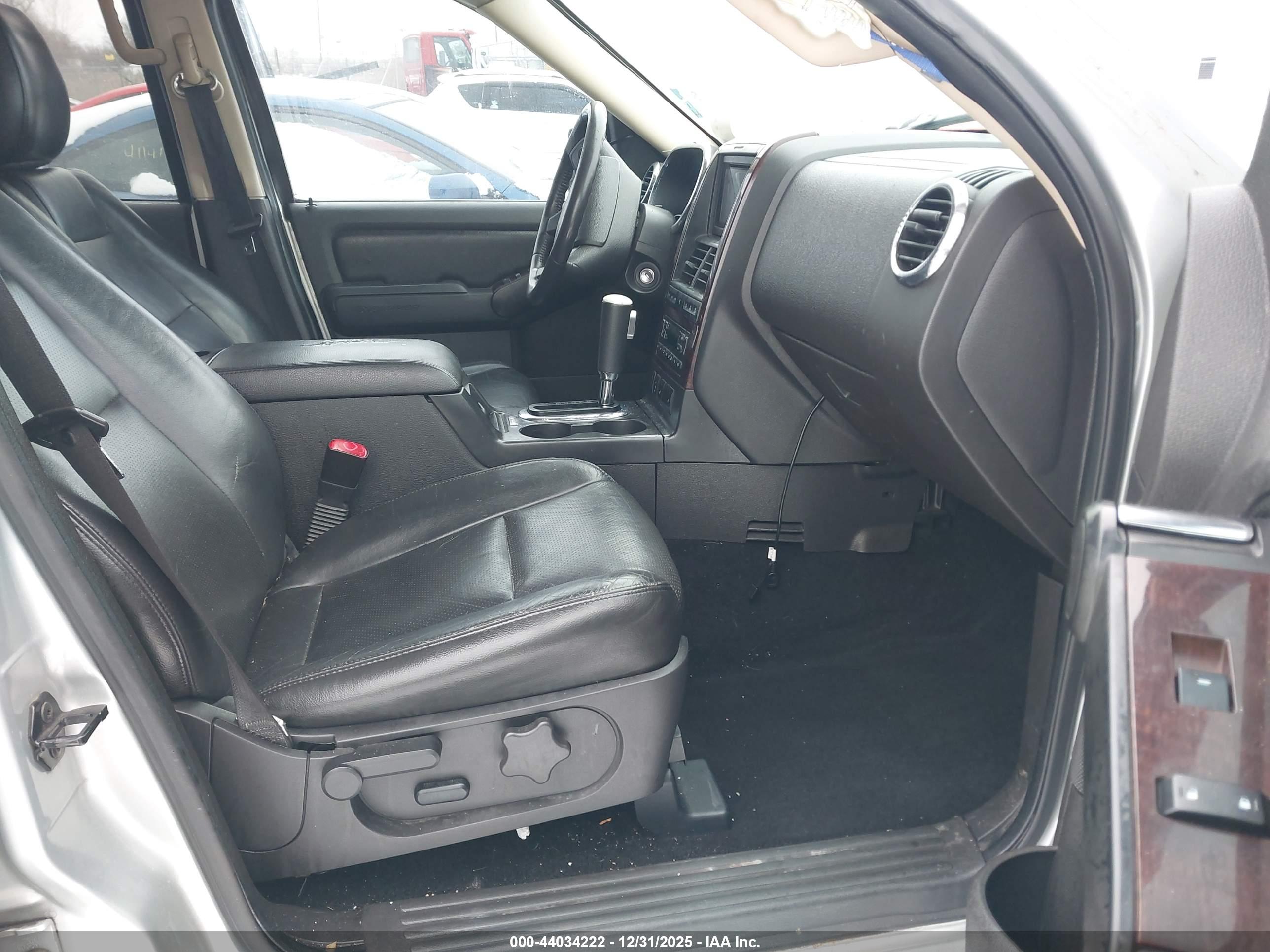 FORD EXPLORER image 5