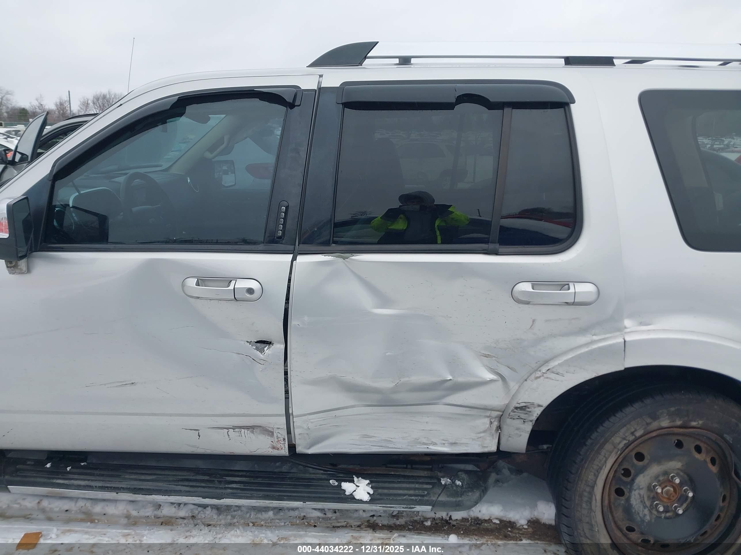 FORD EXPLORER image 6