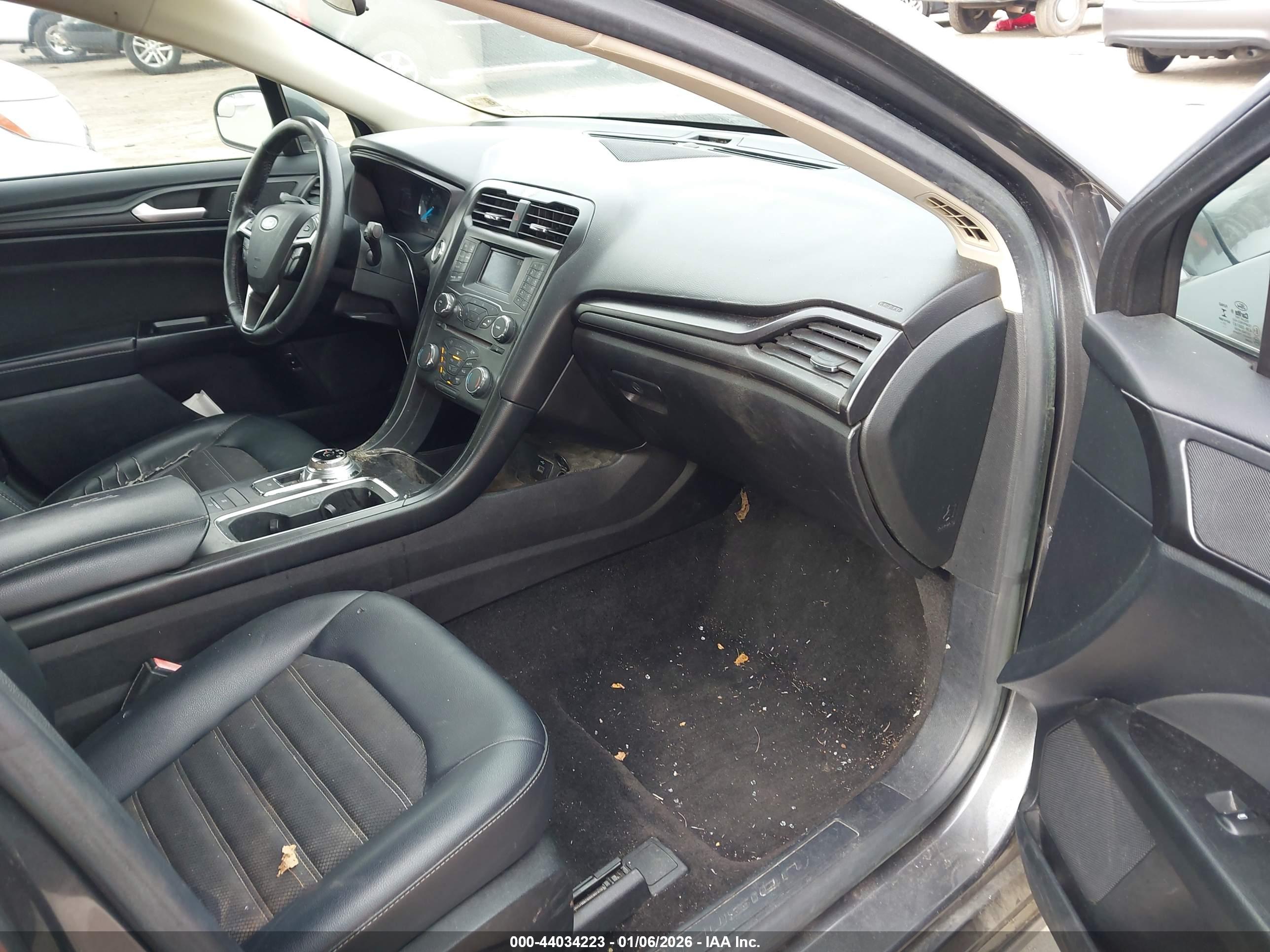 FORD FUSION image 5