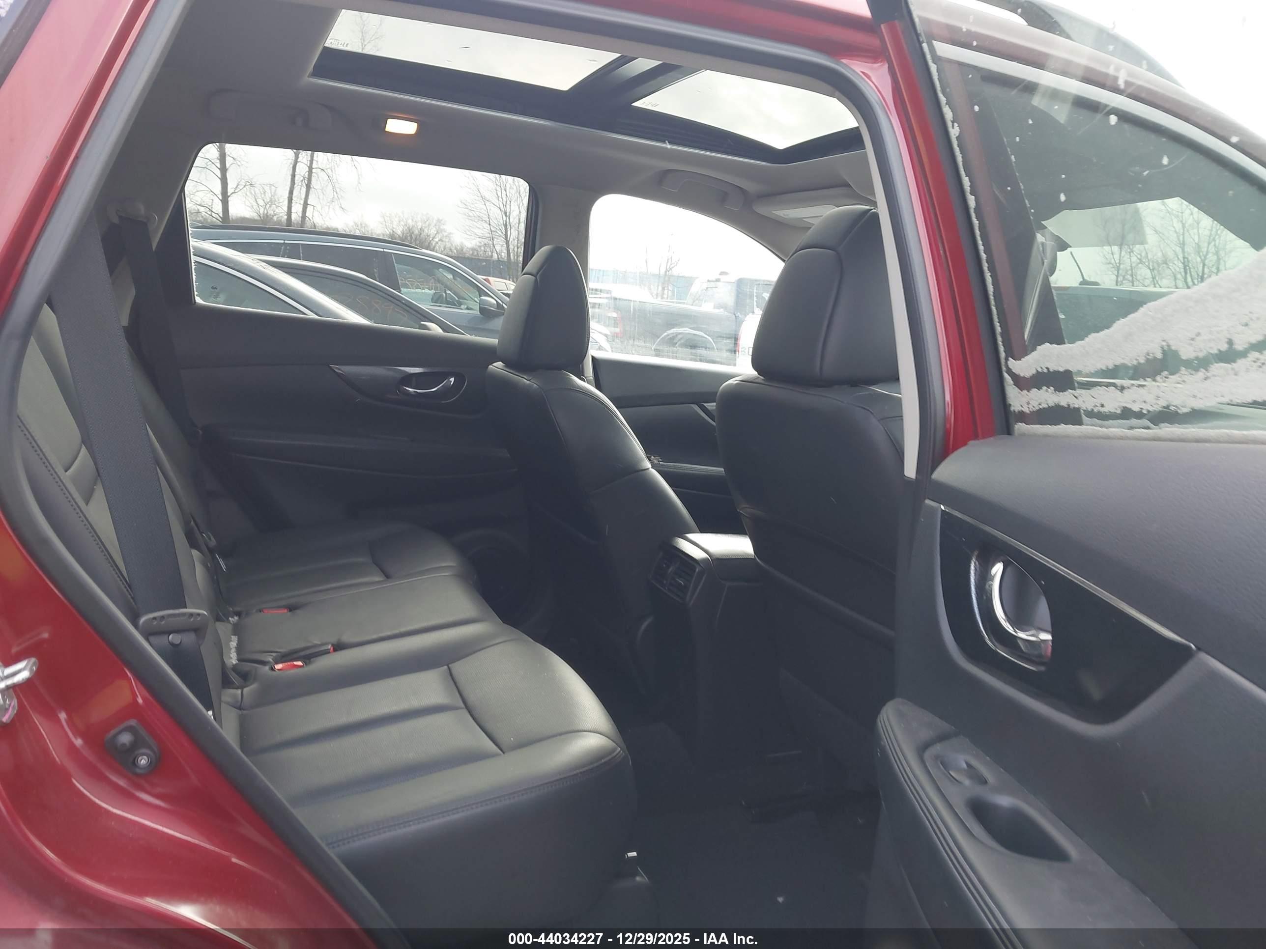 NISSAN ROGUE image 8
