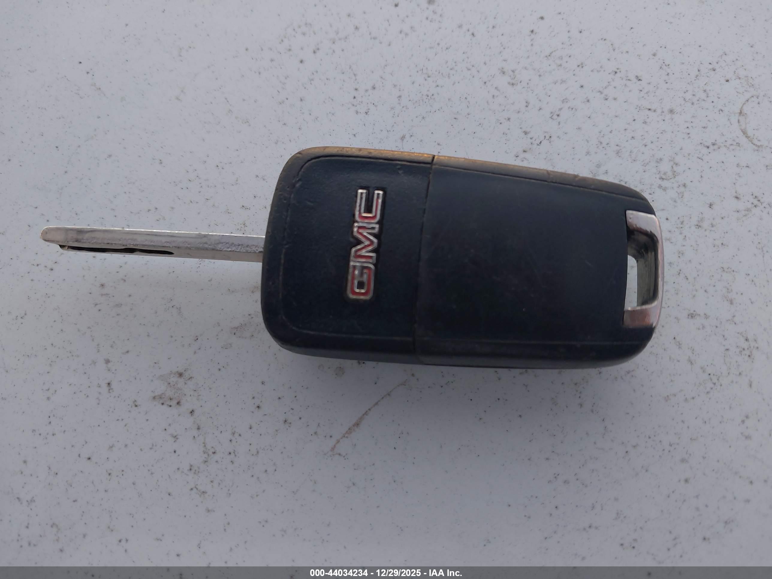 GMC TERRAIN image 11