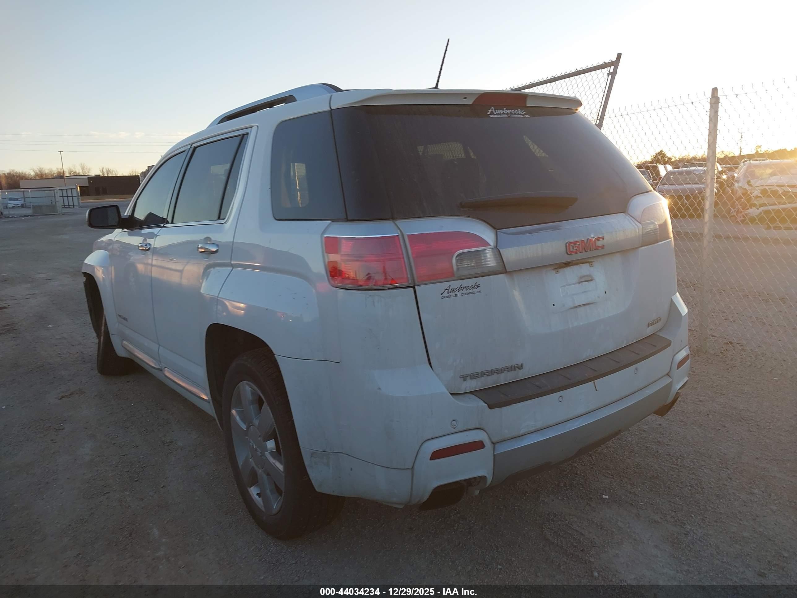 GMC TERRAIN image 3