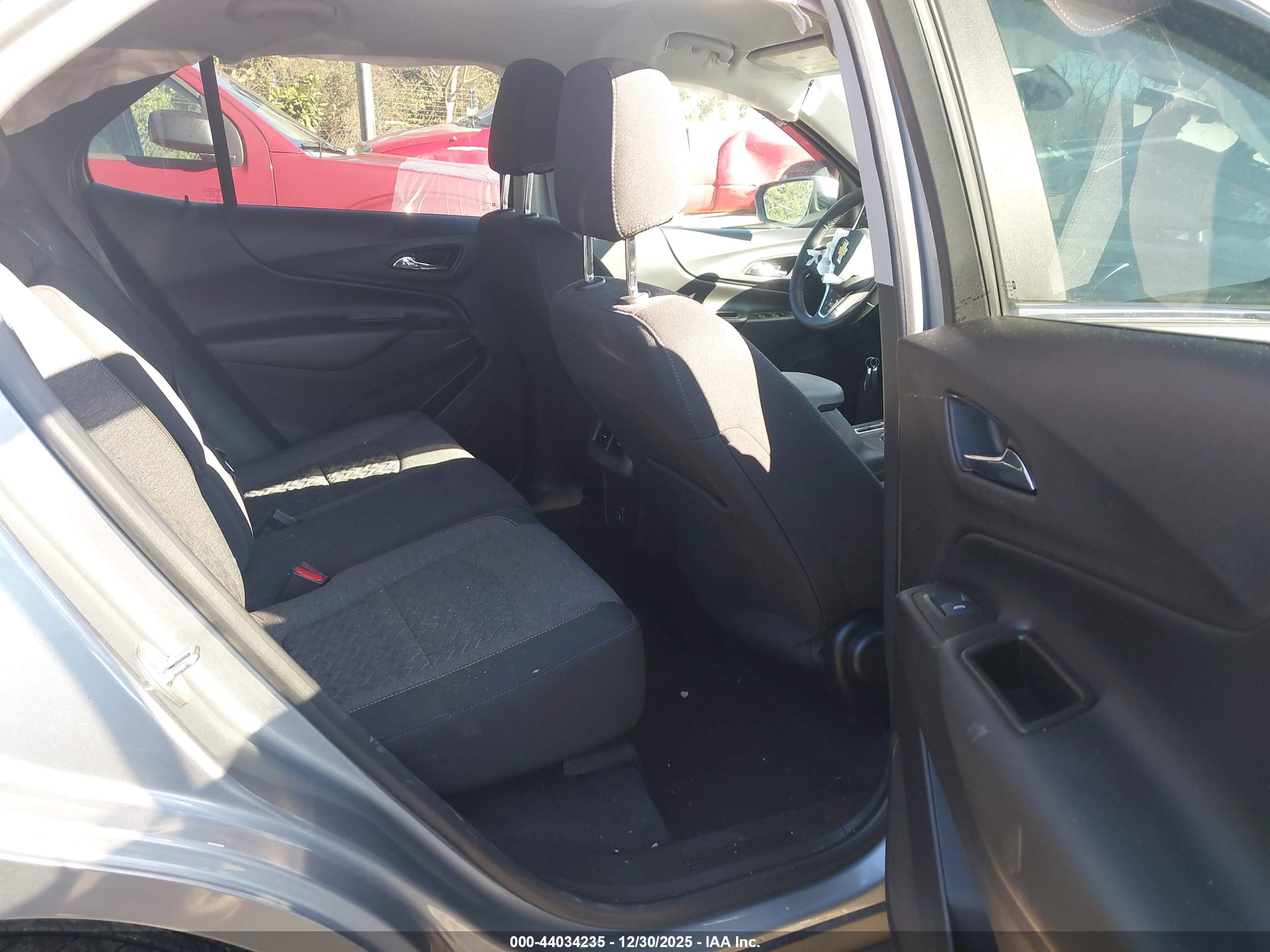 CHEVROLET EQUINOX image 8