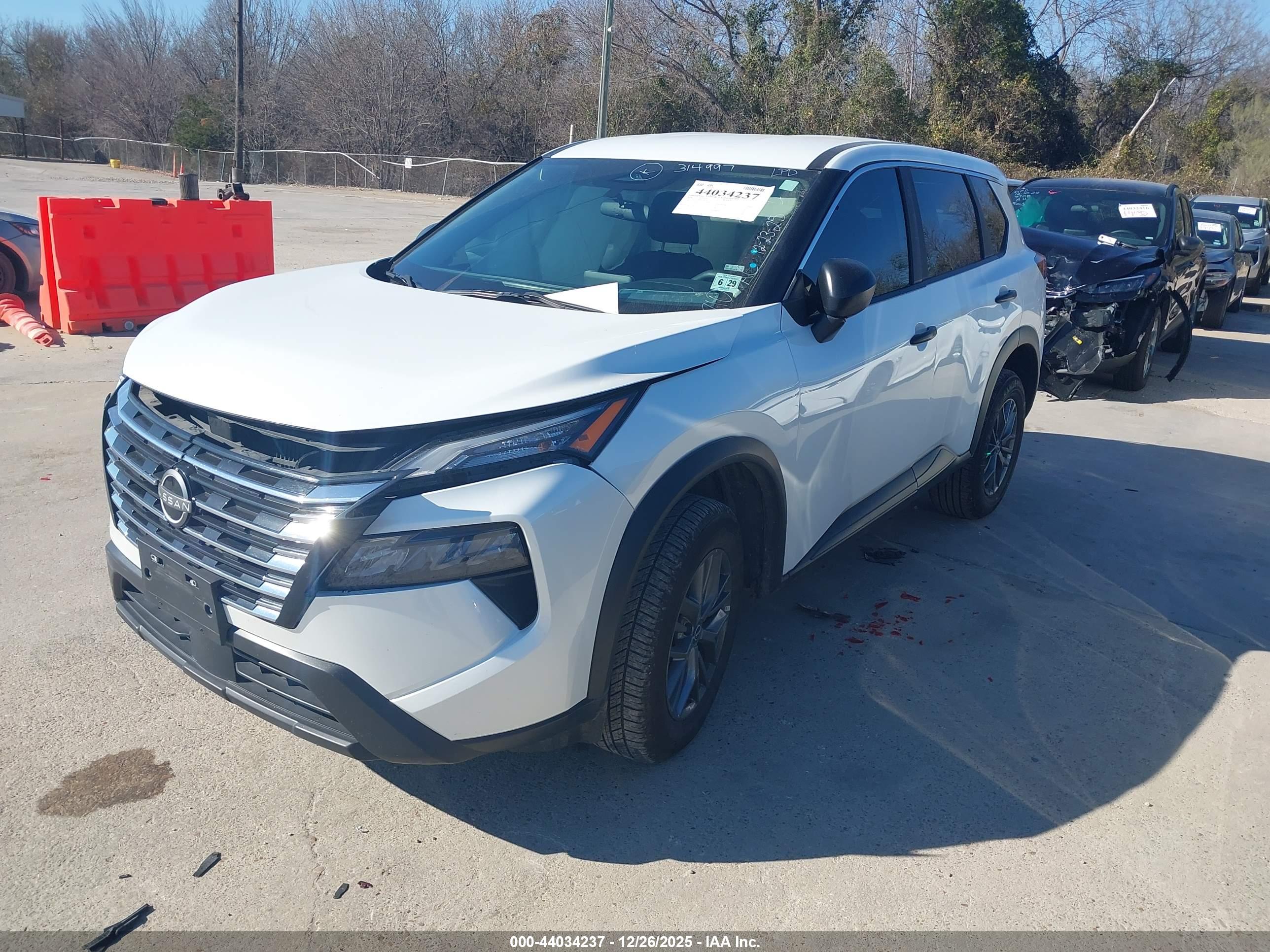 NISSAN ROGUE image 2