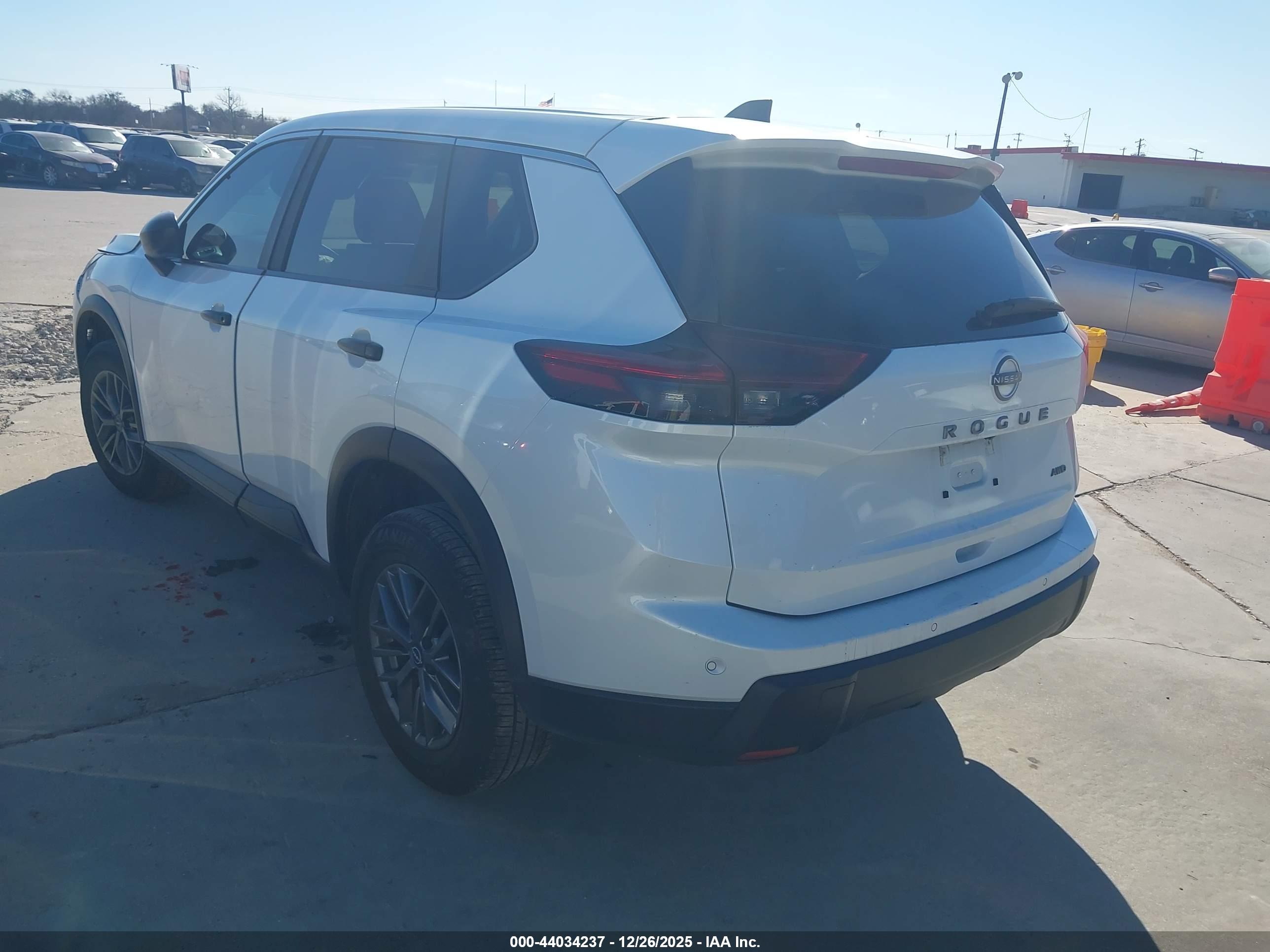 NISSAN ROGUE image 3