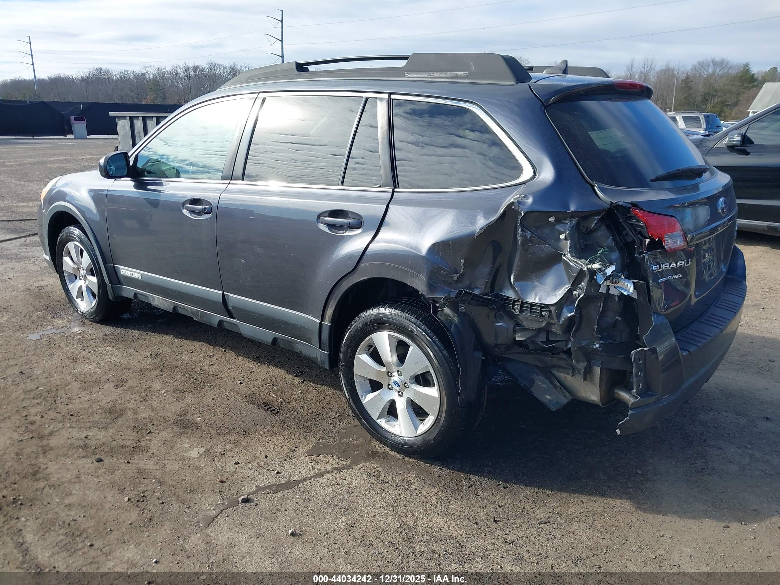 SUBARU OUTBACK image 3