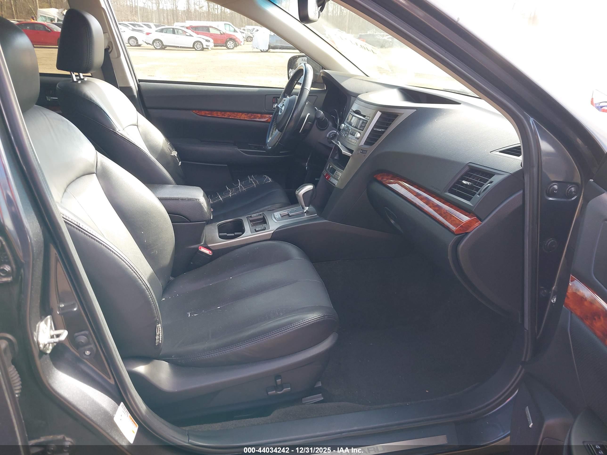 SUBARU OUTBACK image 5