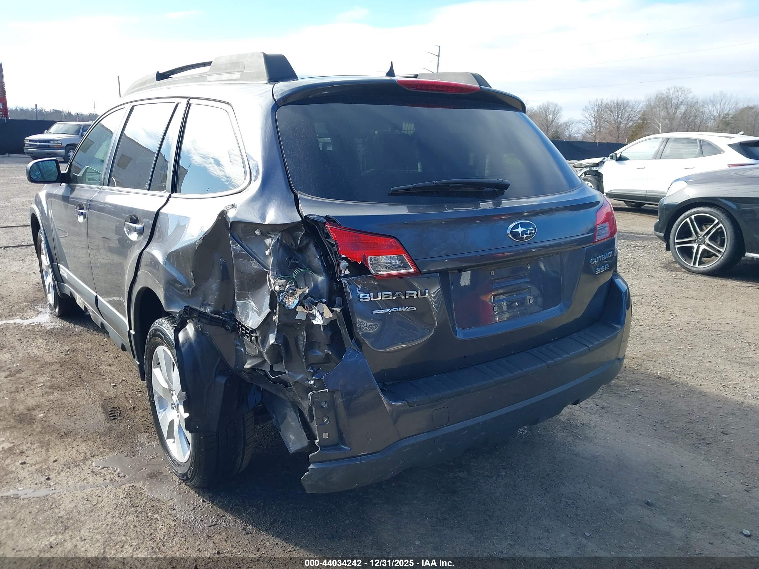 SUBARU OUTBACK image 6