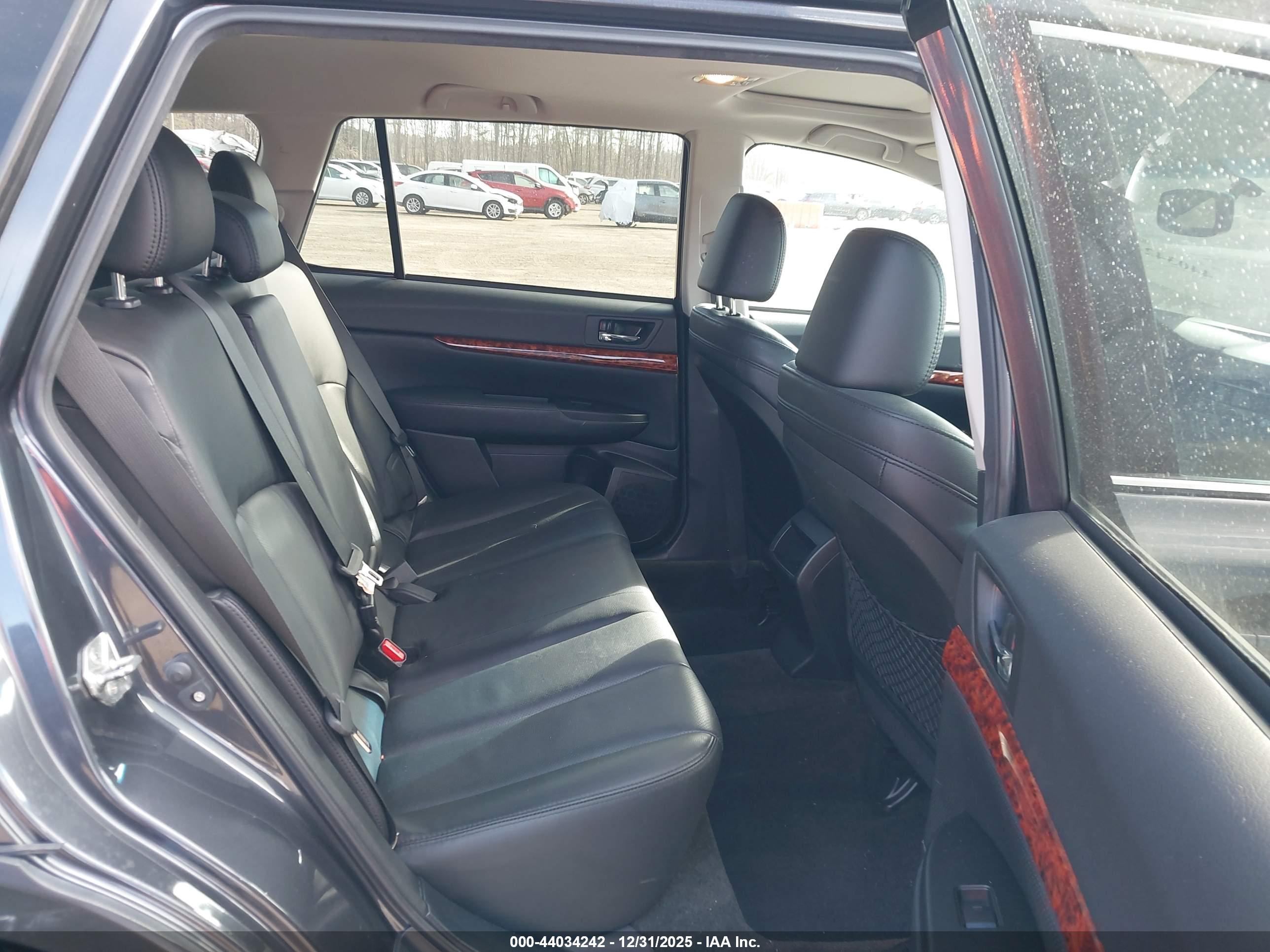 SUBARU OUTBACK image 8