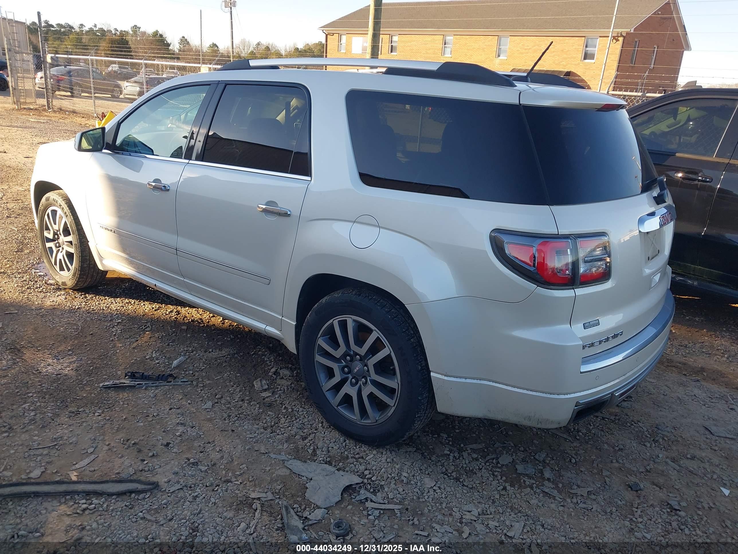 GMC ACADIA image 3