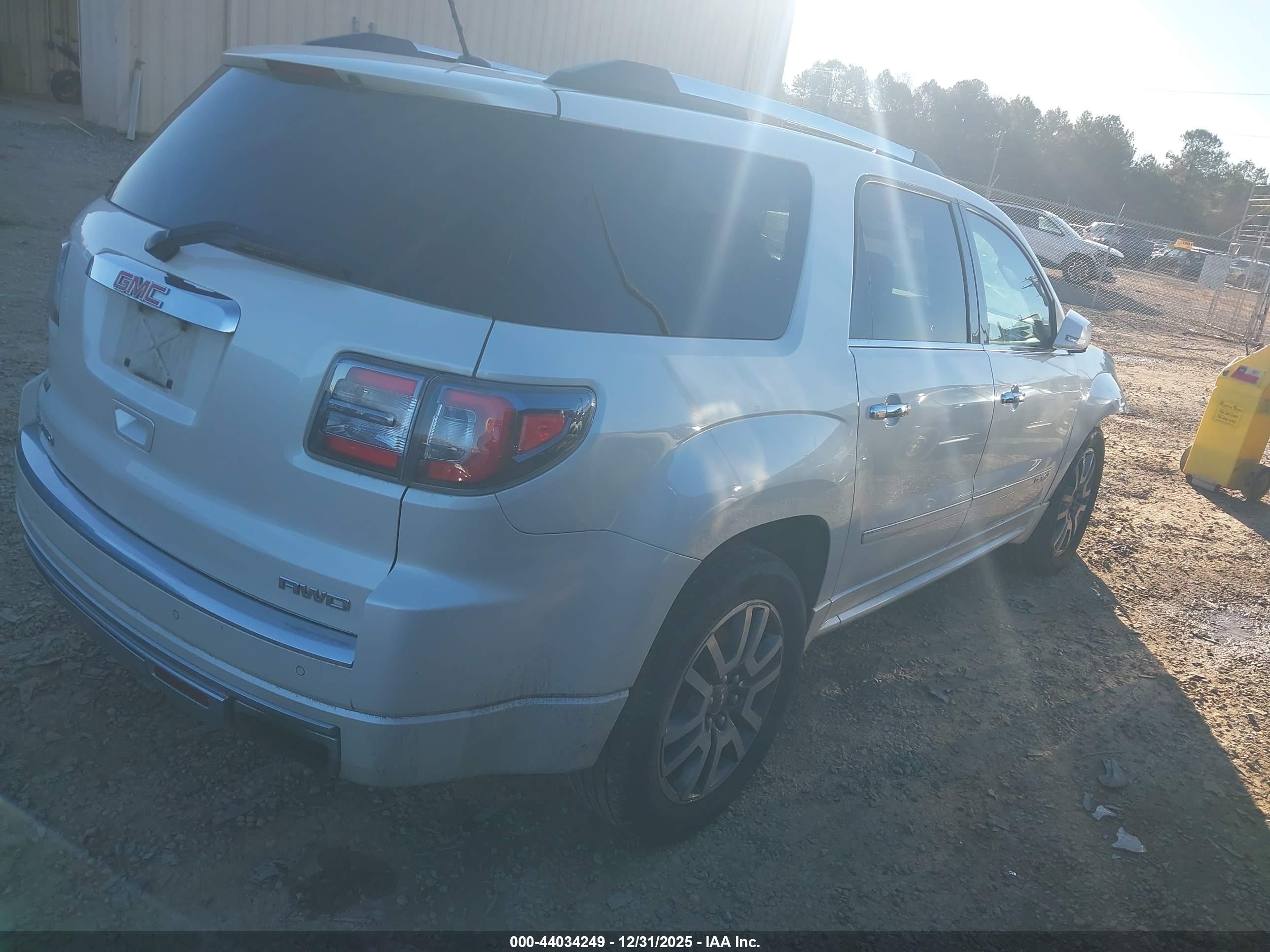 GMC ACADIA image 4