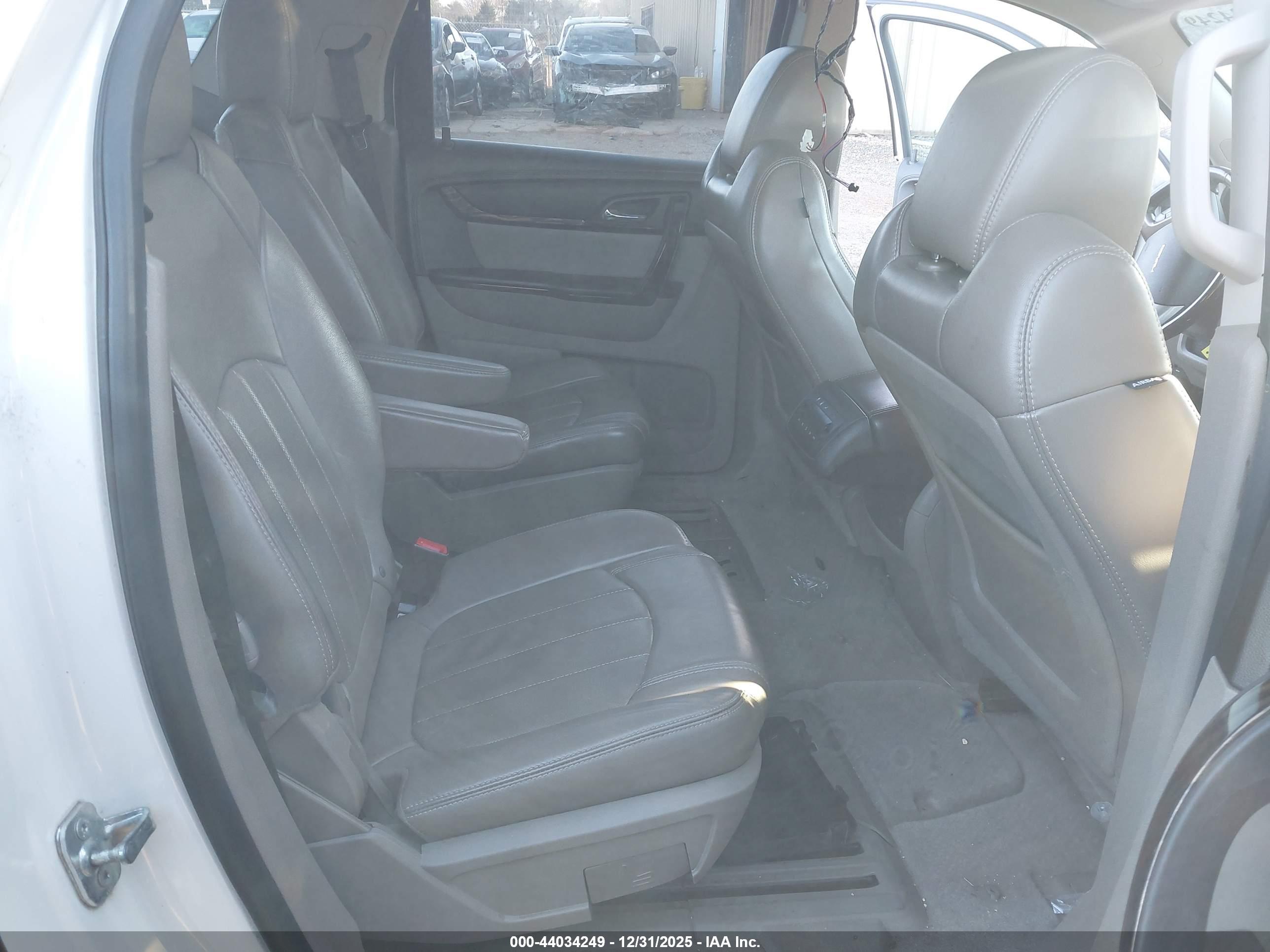 GMC ACADIA image 8