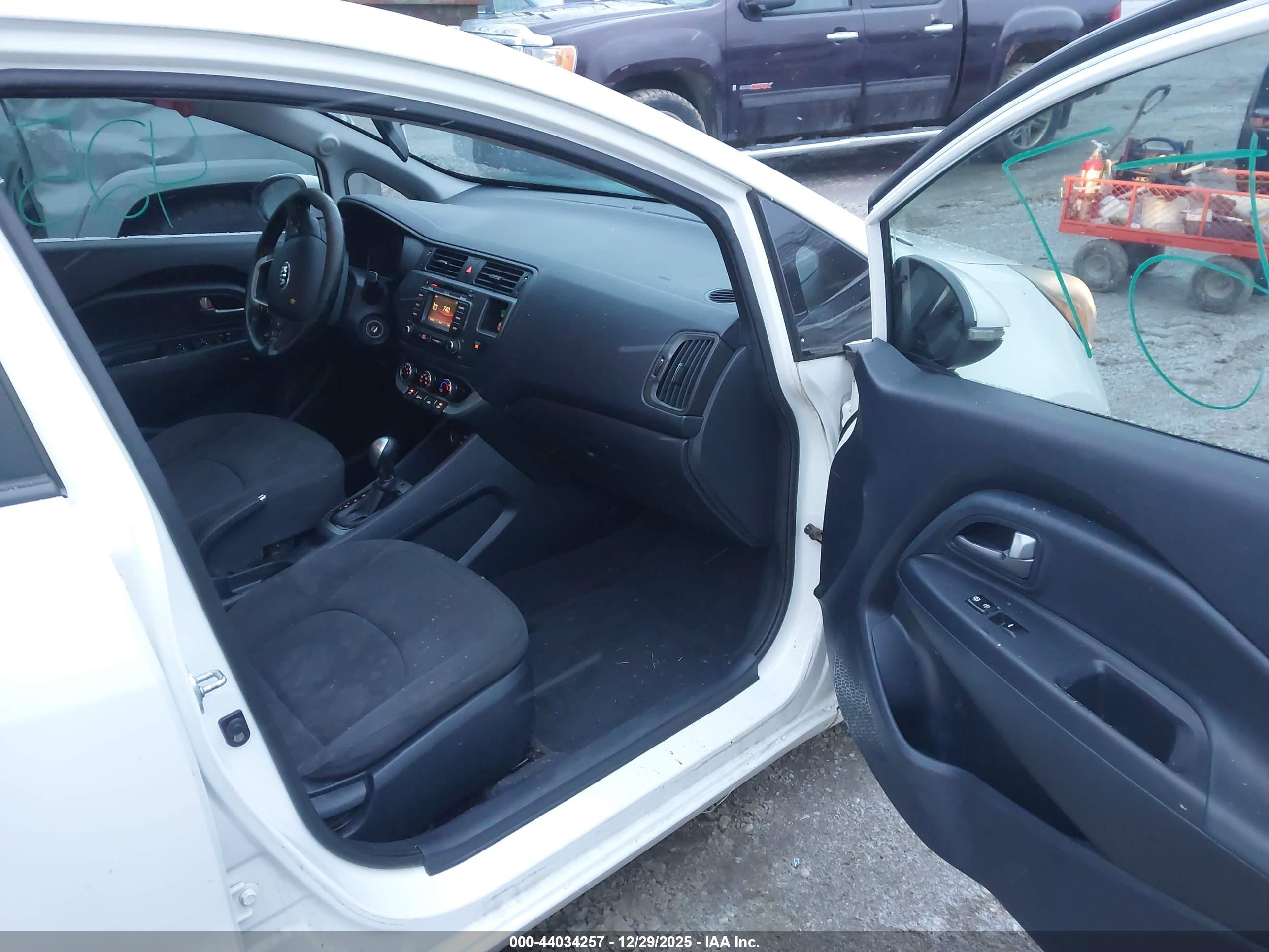 KIA RIO image 5