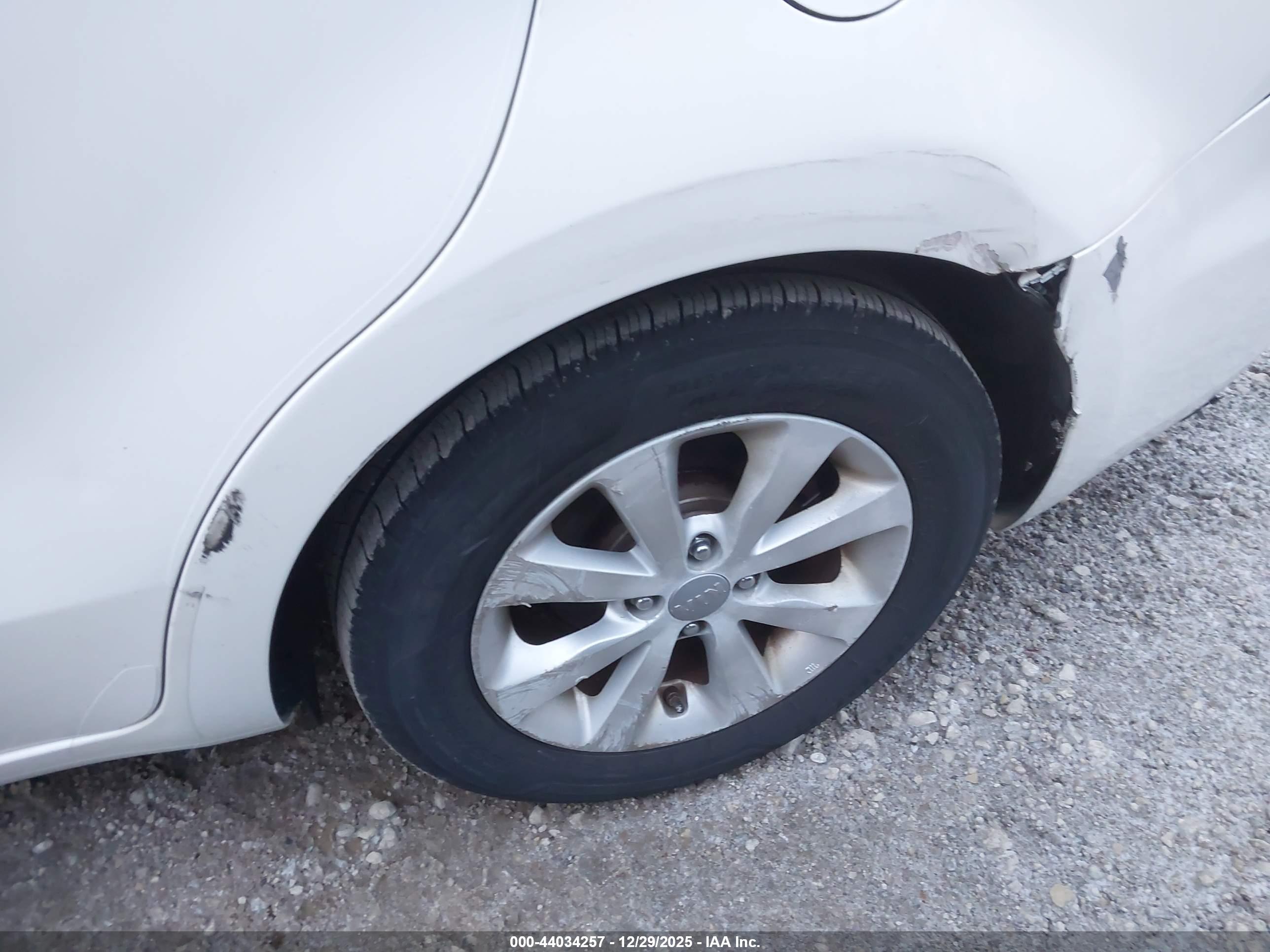 KIA RIO image 6