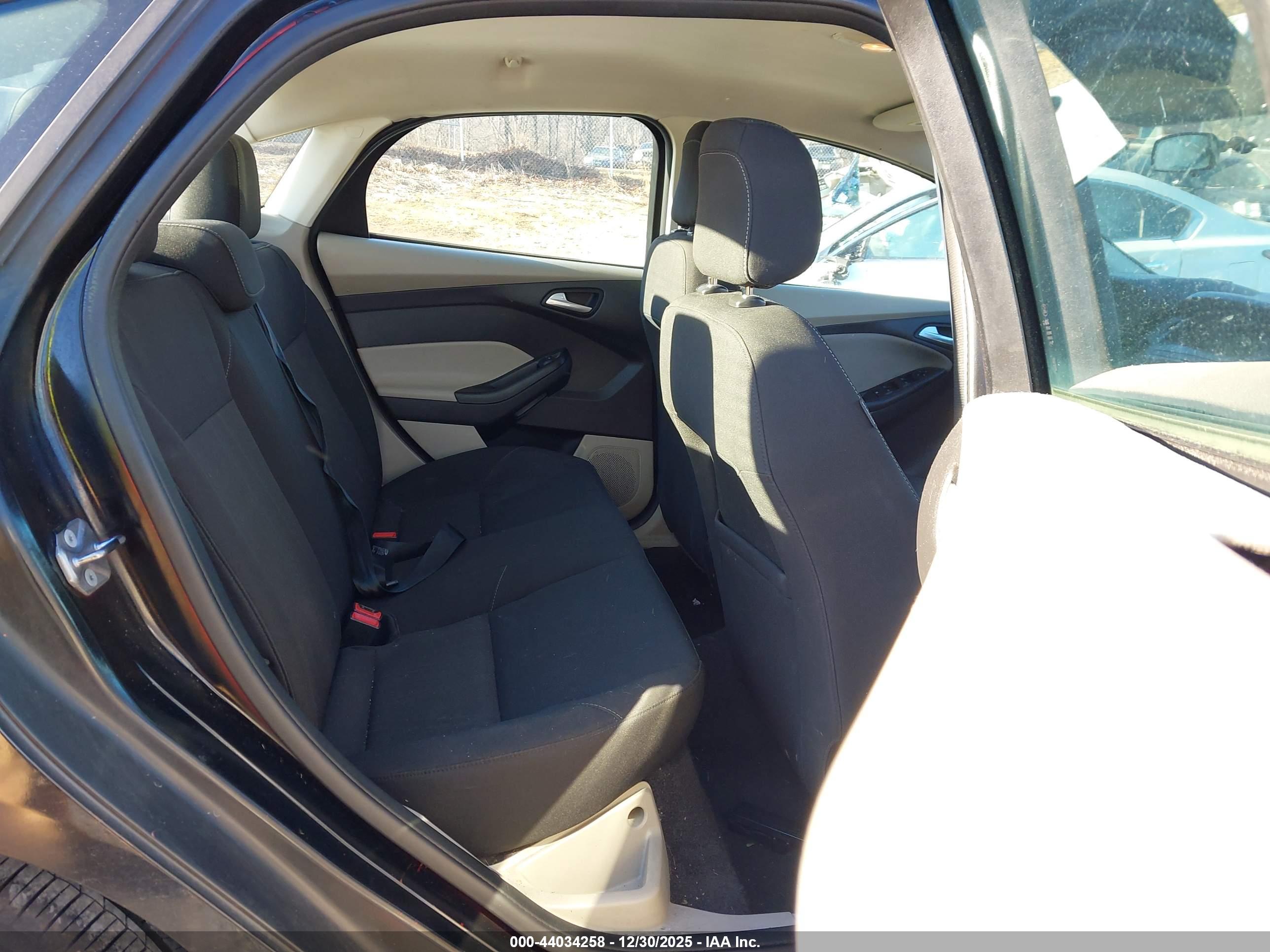 FORD FOCUS image 8