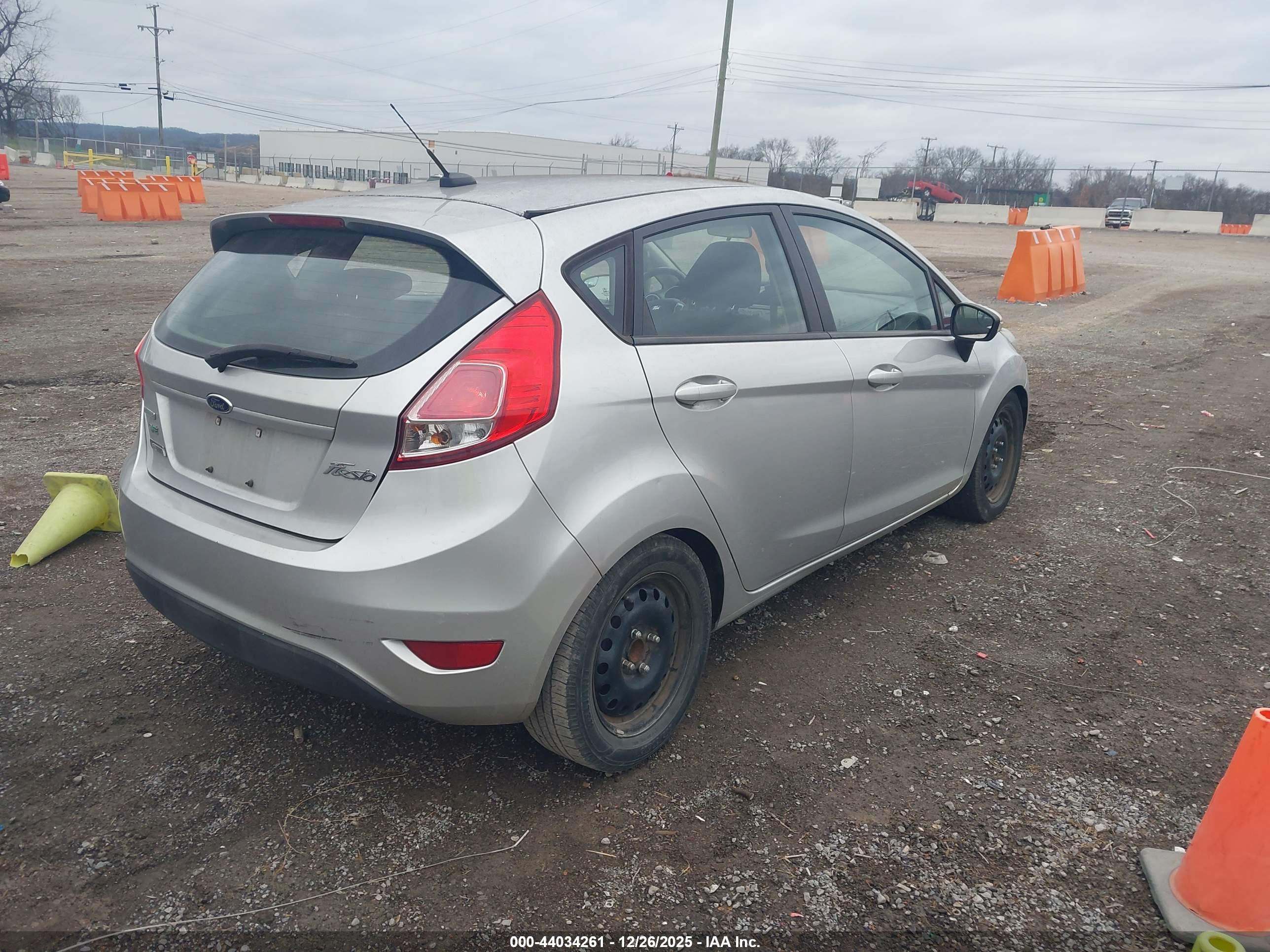 FORD FIESTA image 4