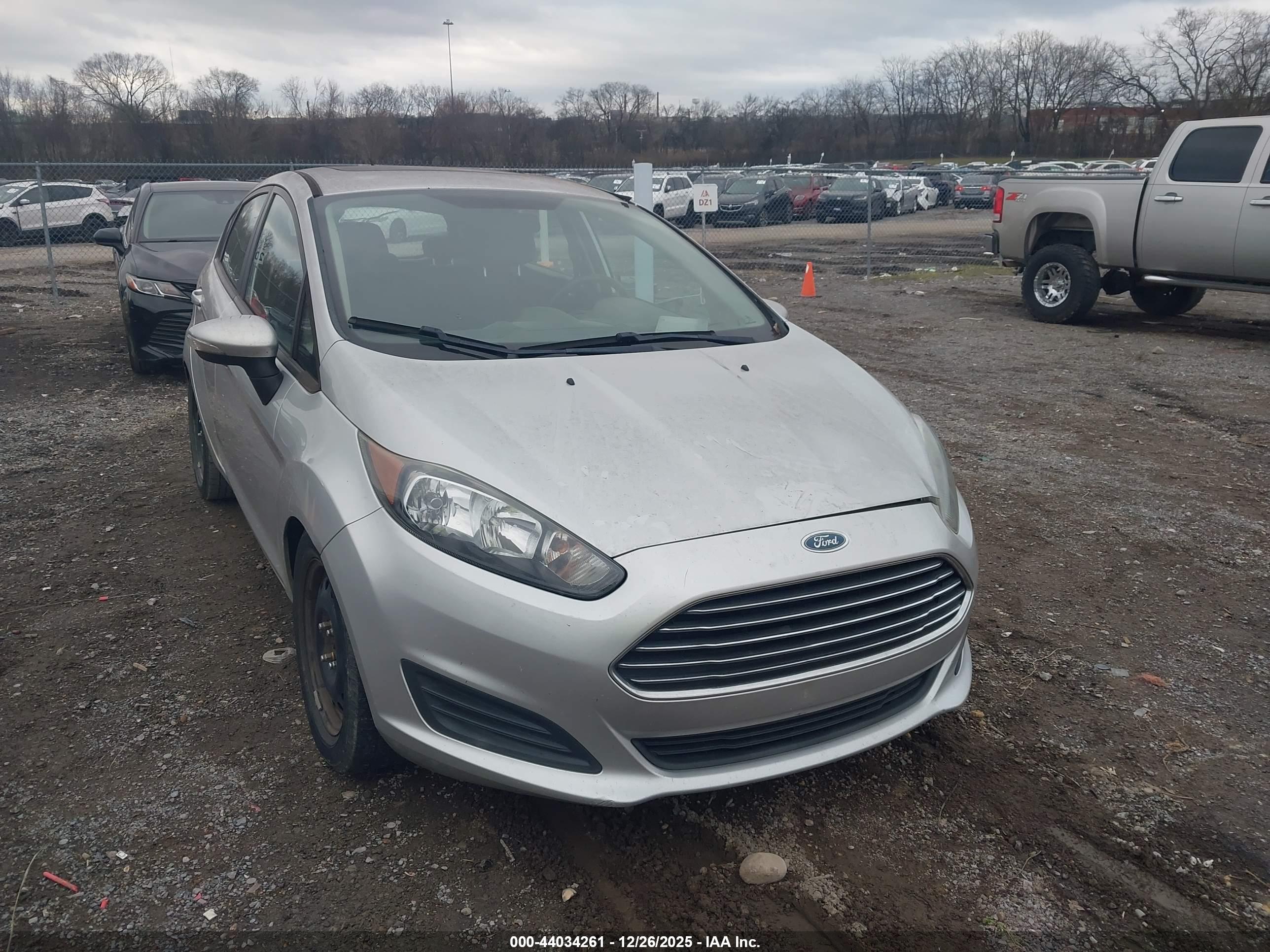 FORD FIESTA image 6