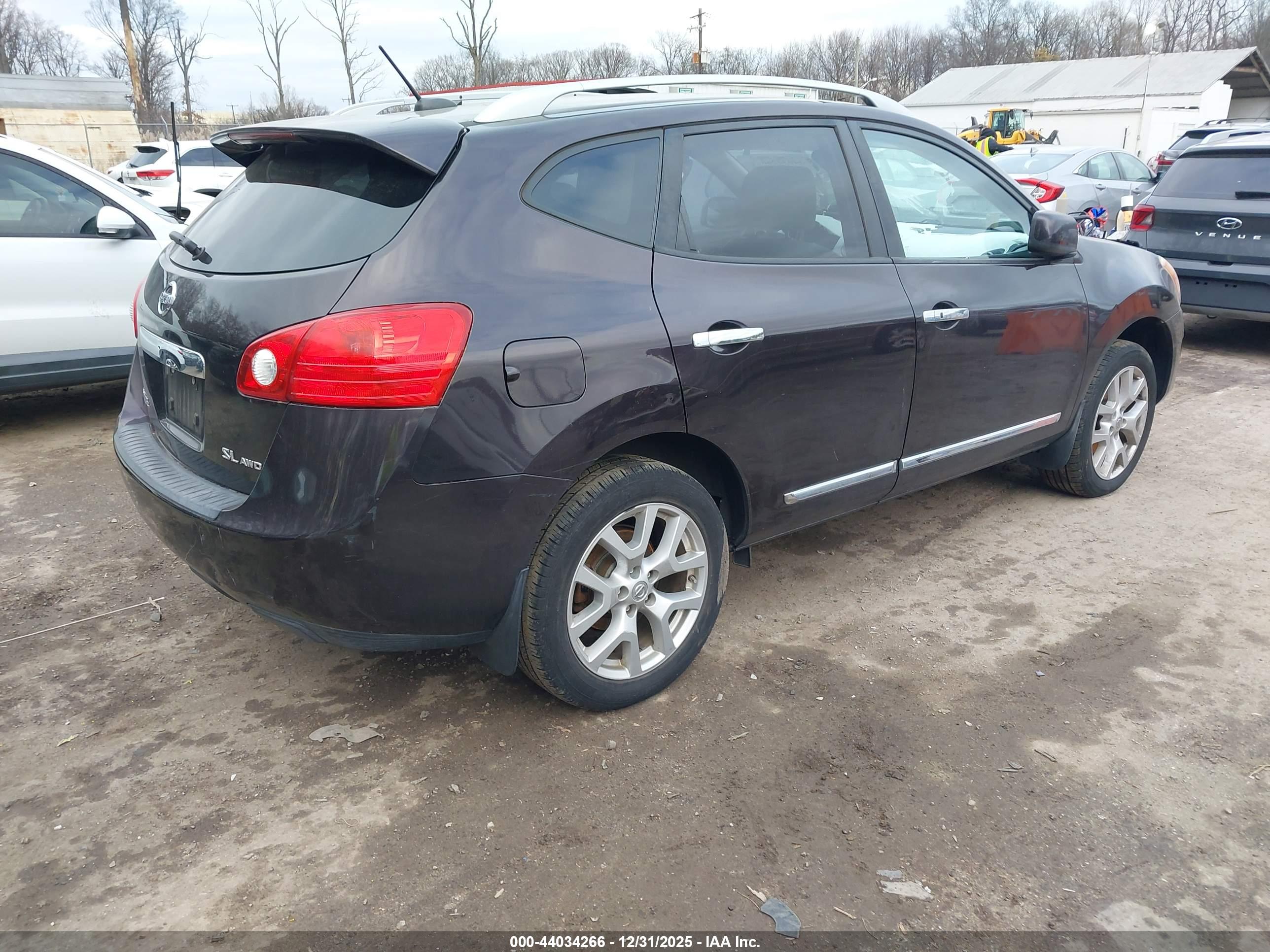 NISSAN ROGUE image 4