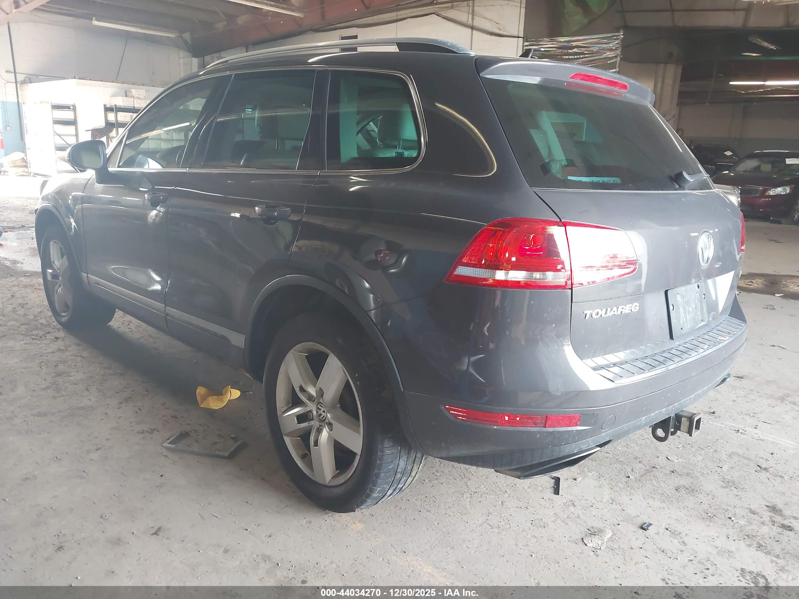 VOLKSWAGEN TOUAREG image 3