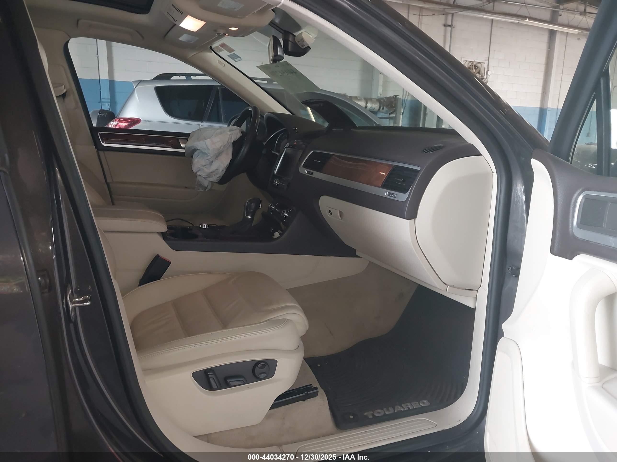 VOLKSWAGEN TOUAREG image 5