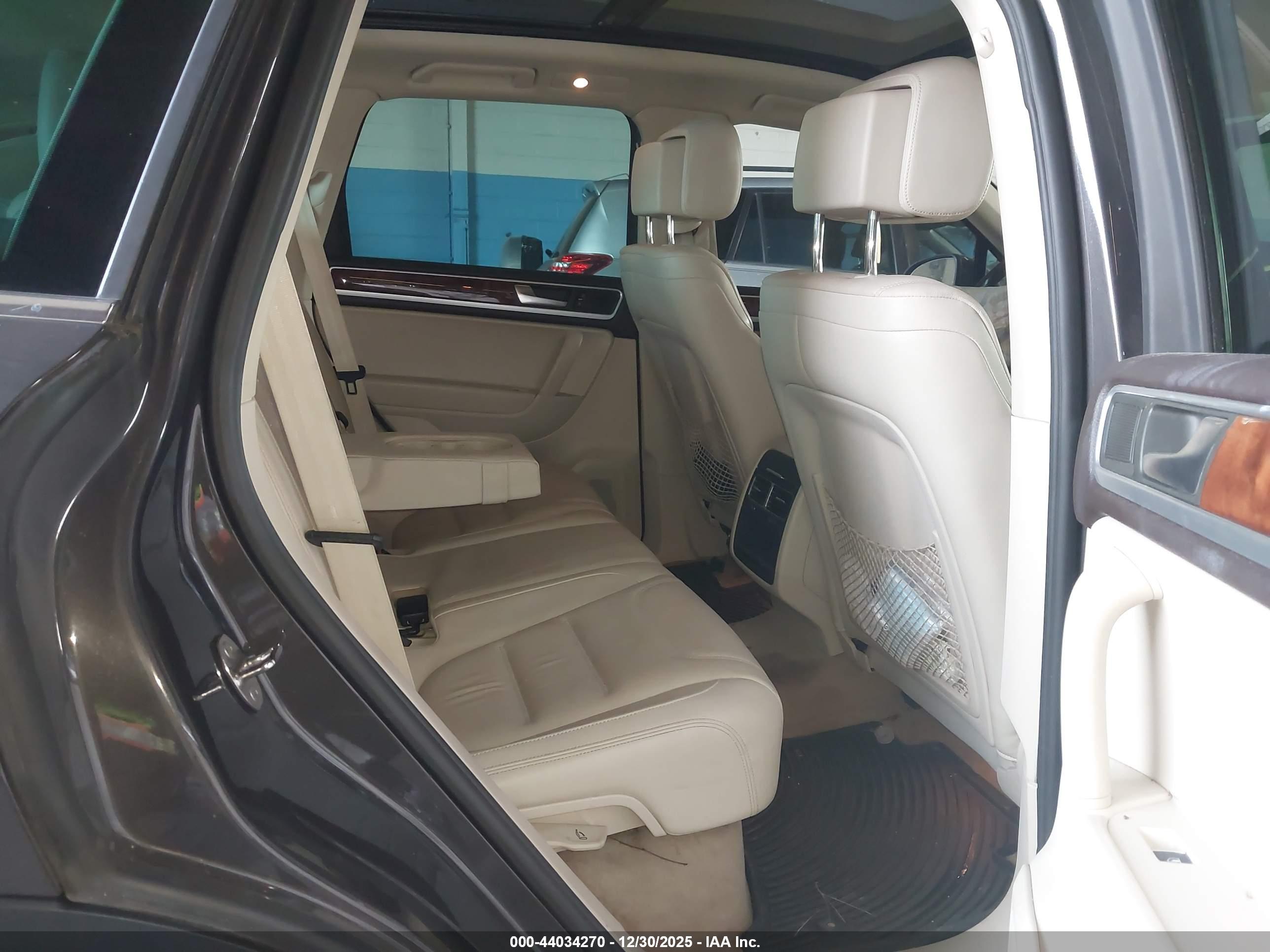 VOLKSWAGEN TOUAREG image 8