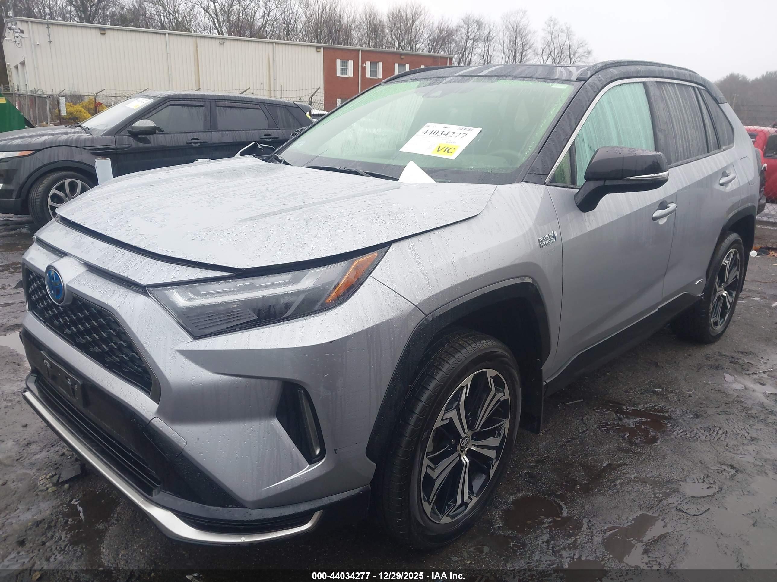 TOYOTA RAV4 image 2