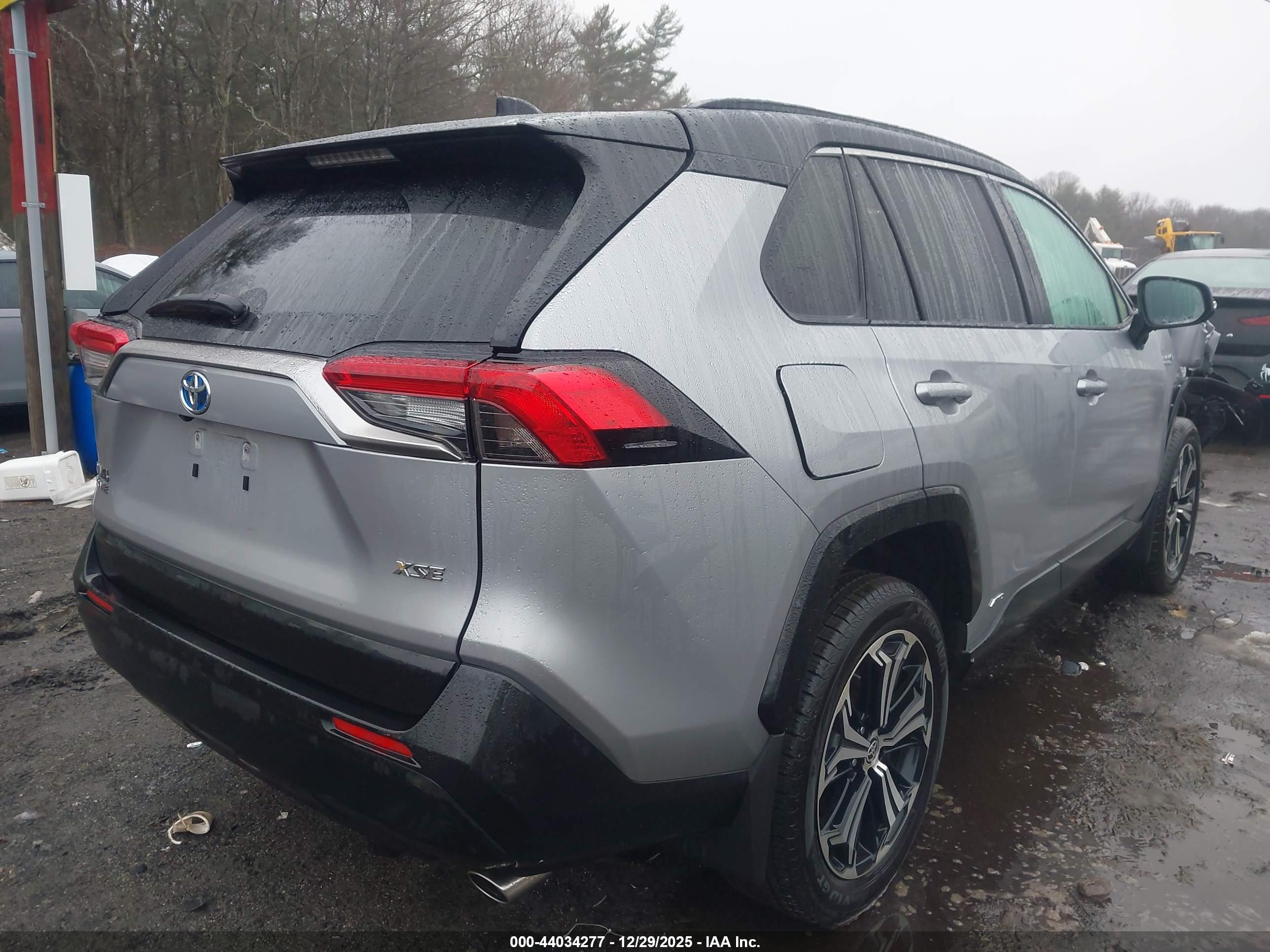 TOYOTA RAV4 image 4