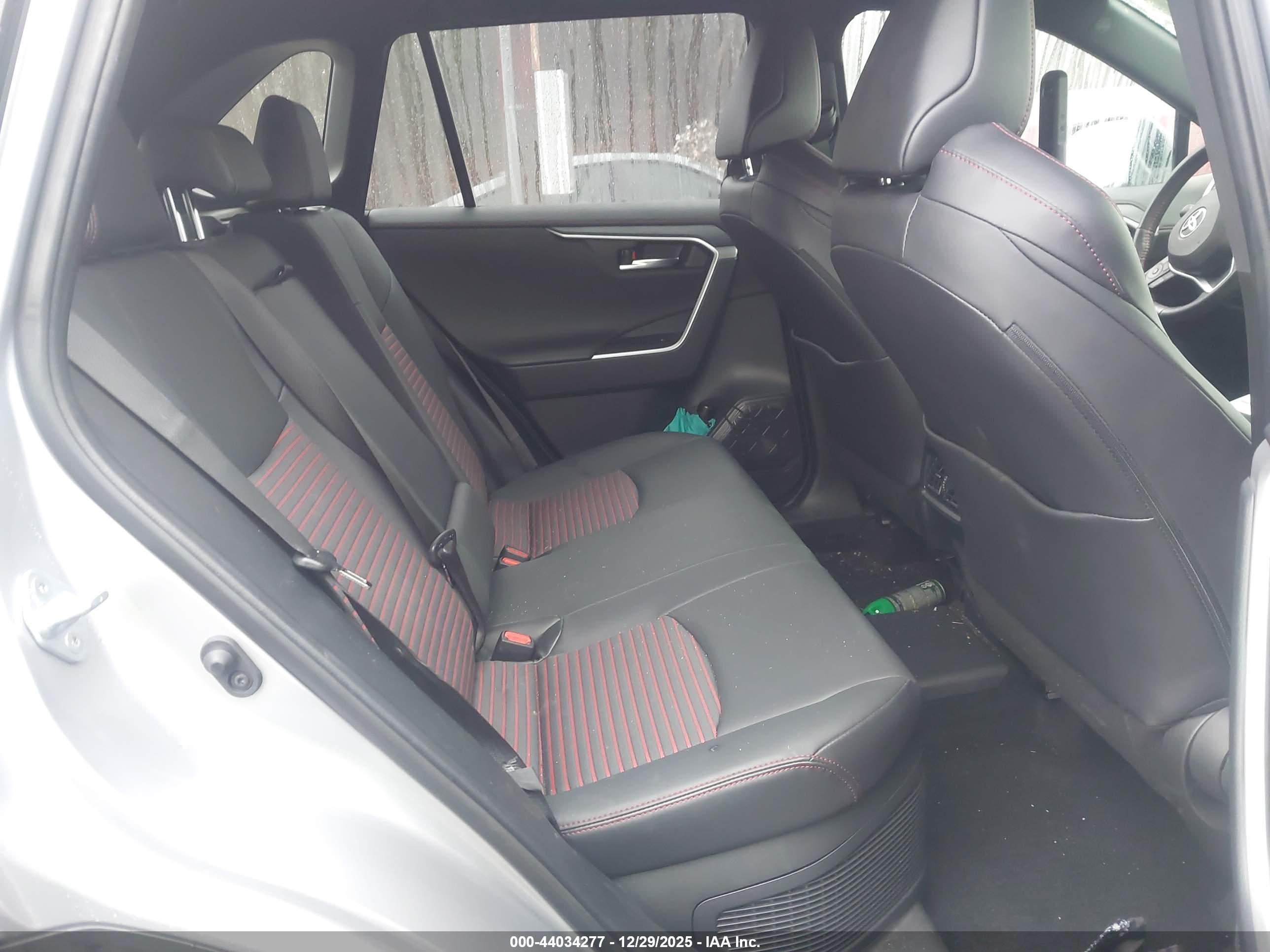 TOYOTA RAV4 image 8
