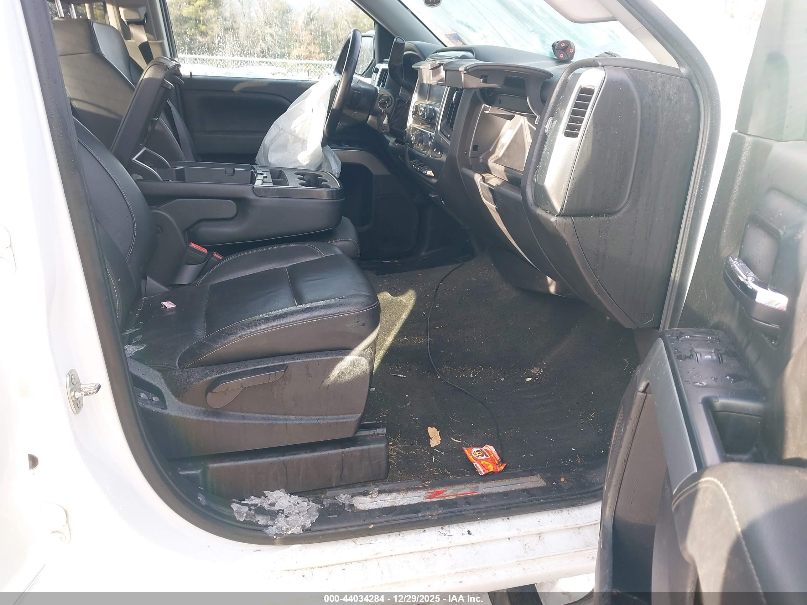 CHEVROLET SILVERADO image 5