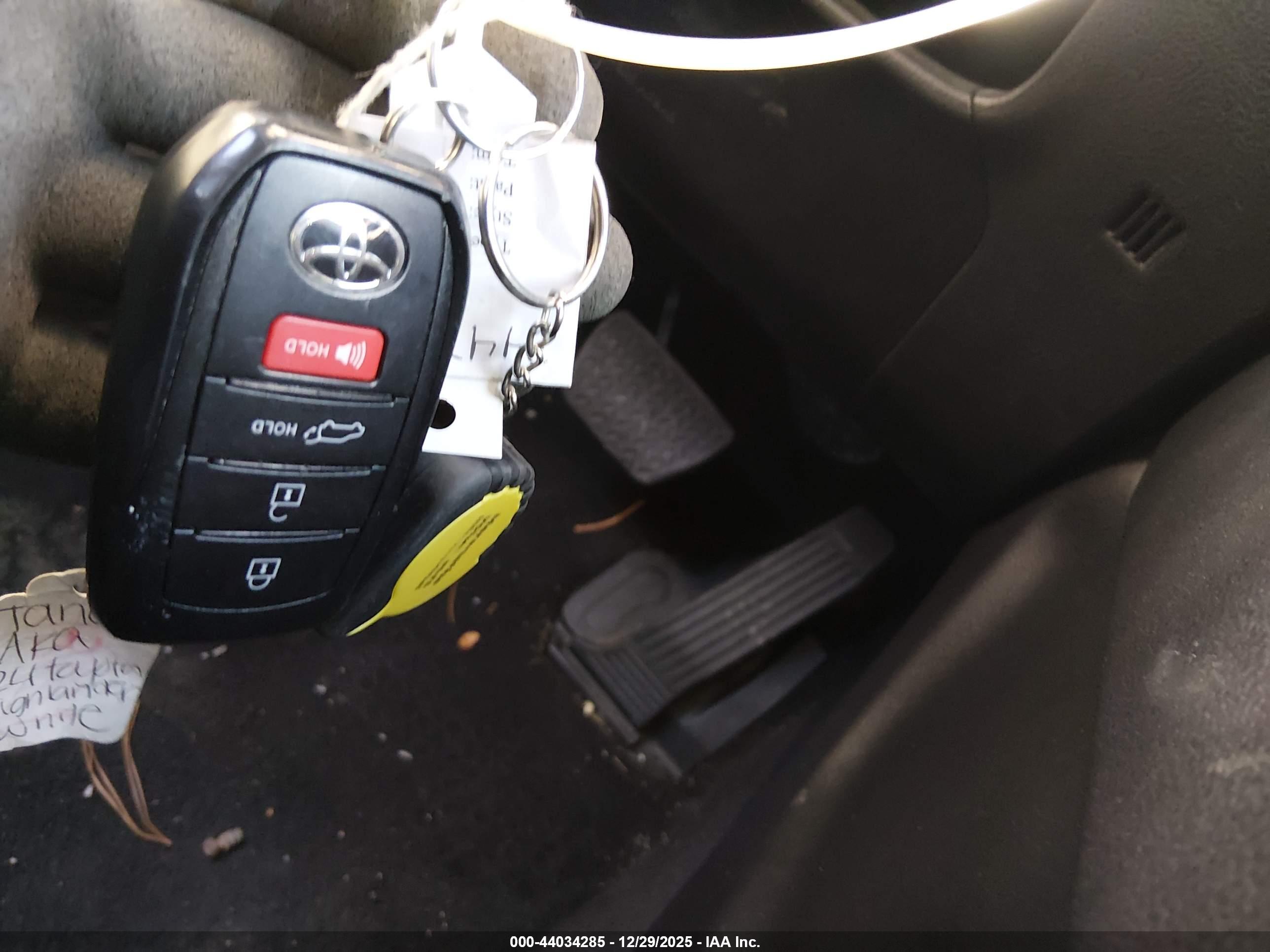 TOYOTA GRAND image 11