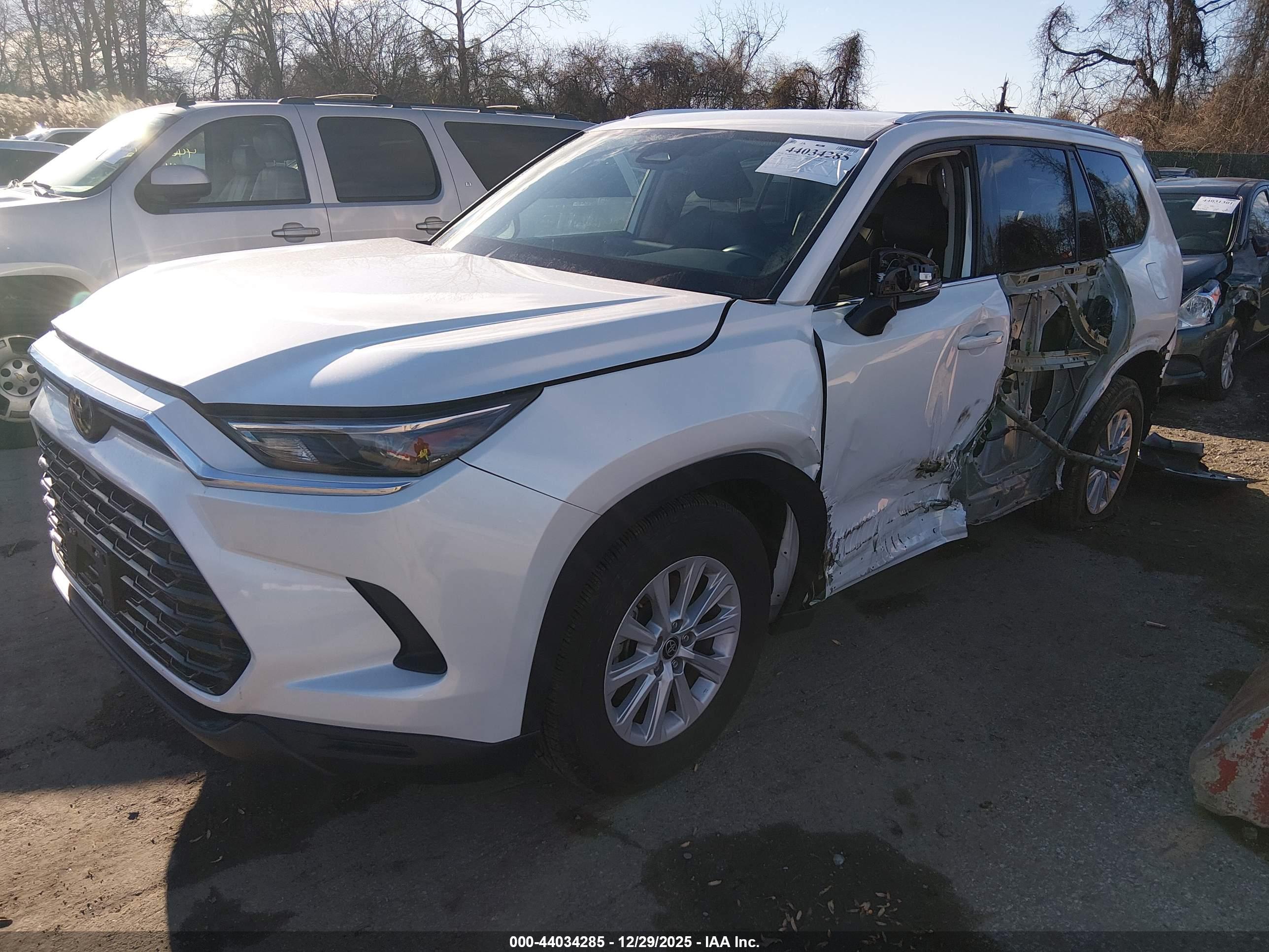 TOYOTA GRAND image 2