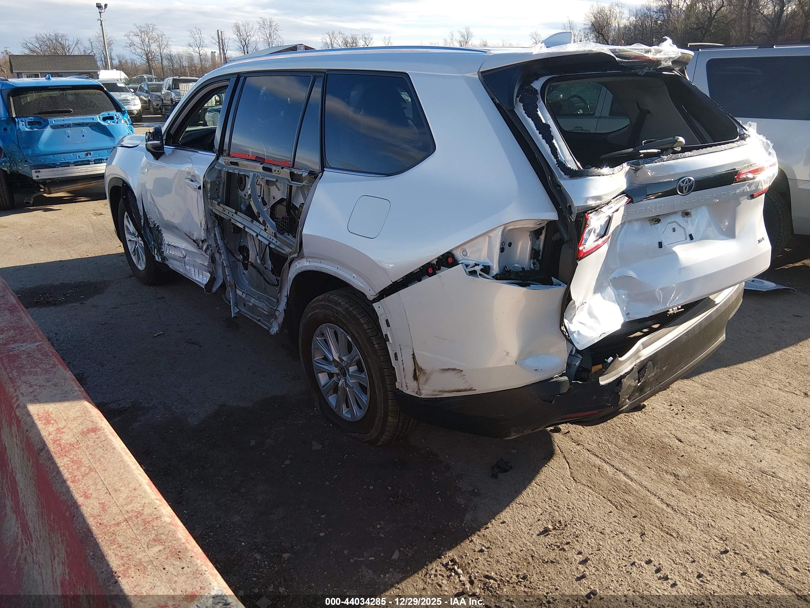 TOYOTA GRAND image 3