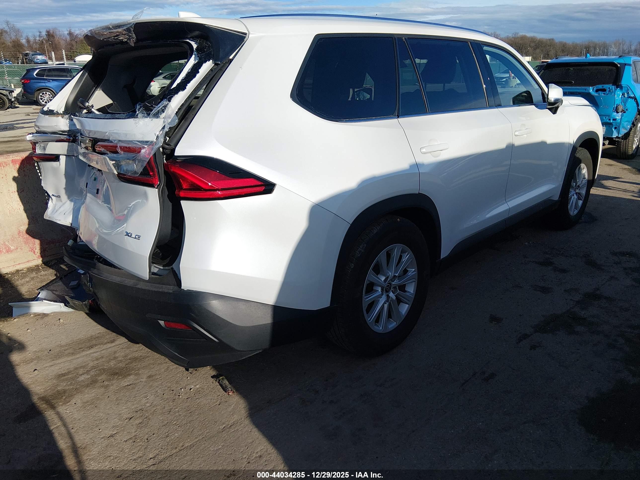 TOYOTA GRAND image 4