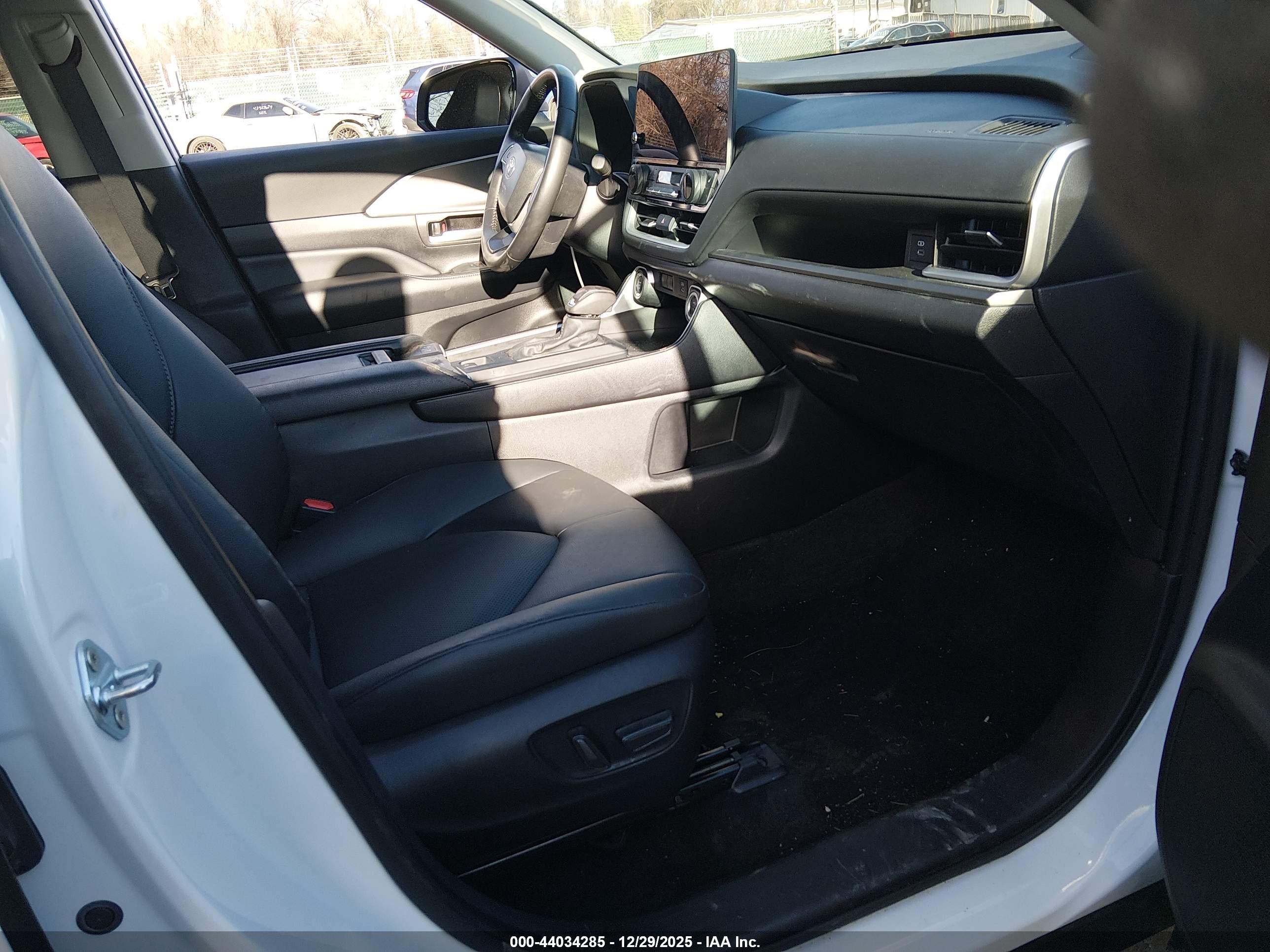 TOYOTA GRAND image 5