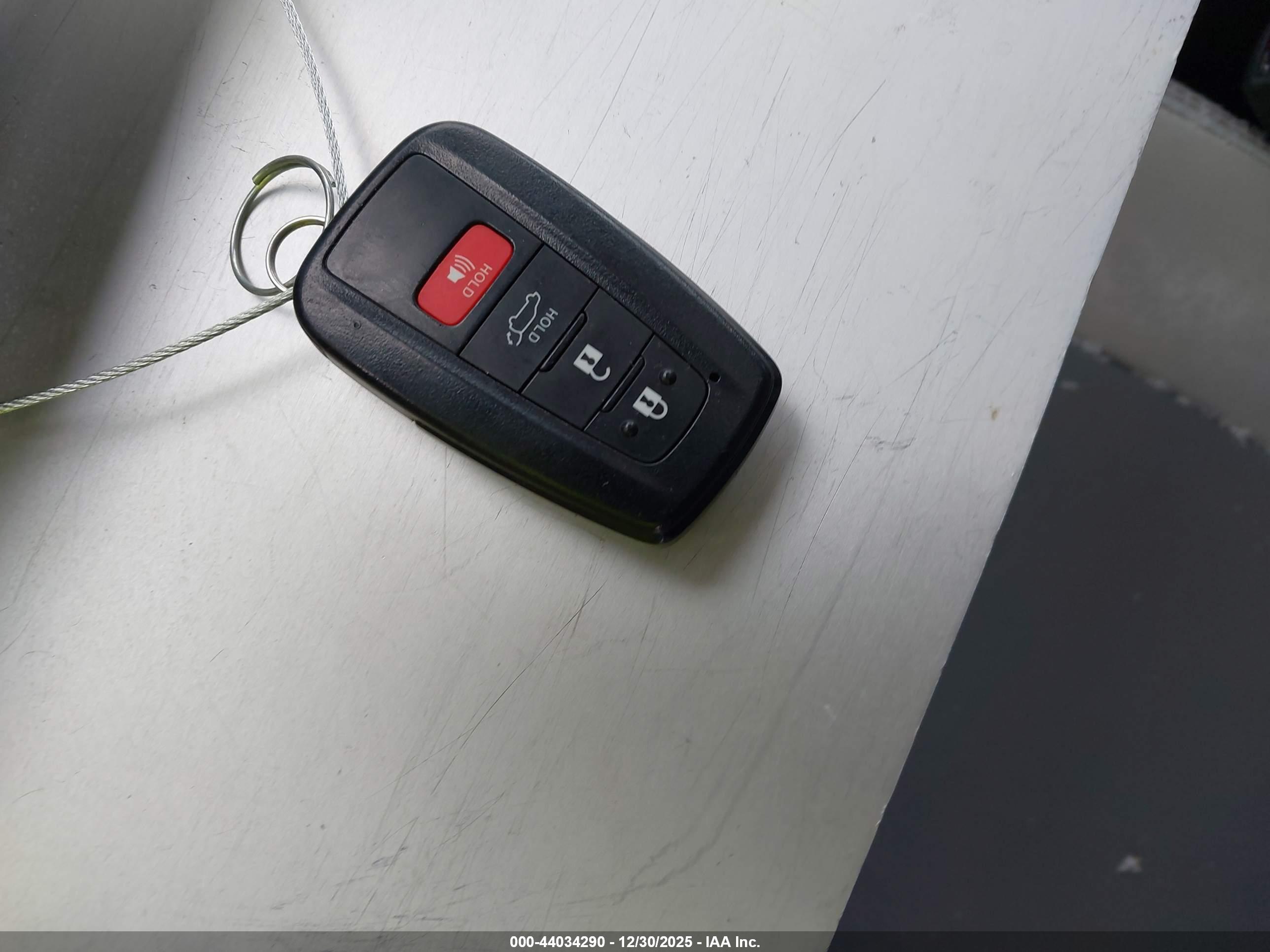 TOYOTA RAV4 image 11