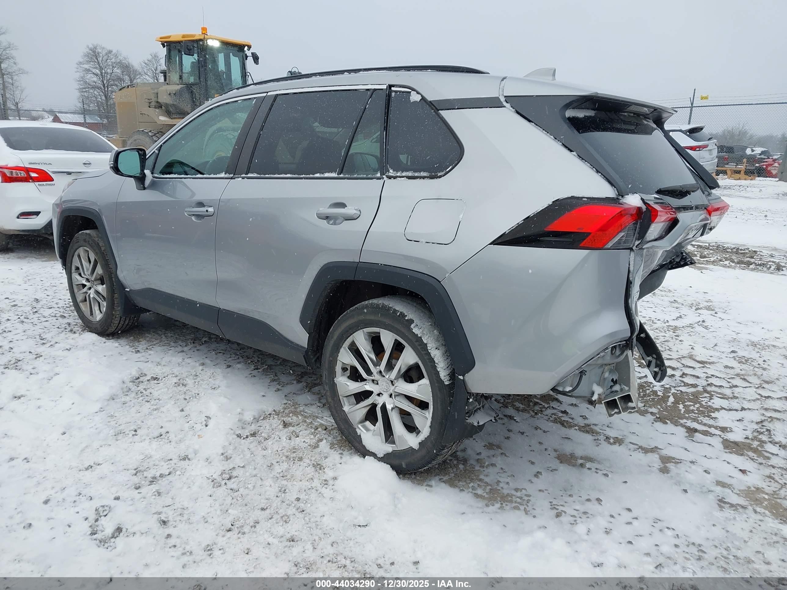 TOYOTA RAV4 image 3