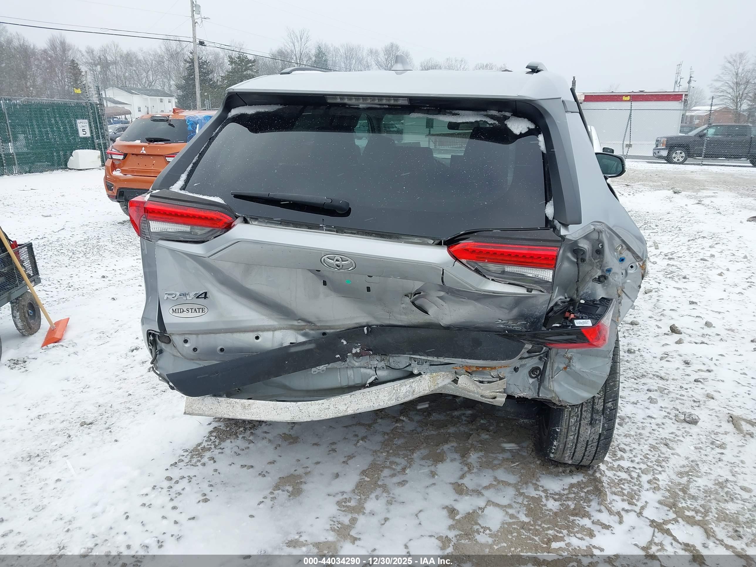 TOYOTA RAV4 image 6