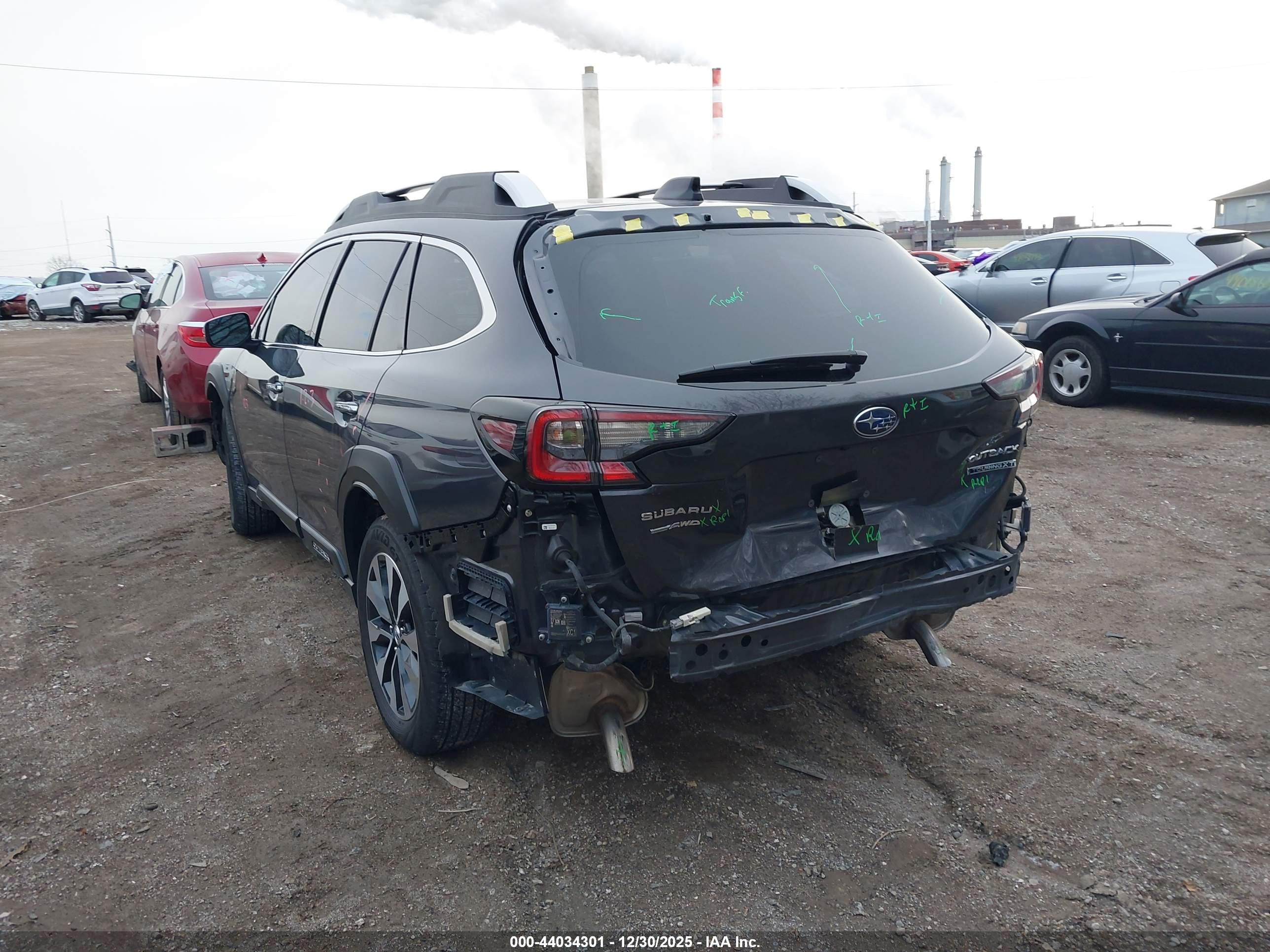 SUBARU OUTBACK image 3