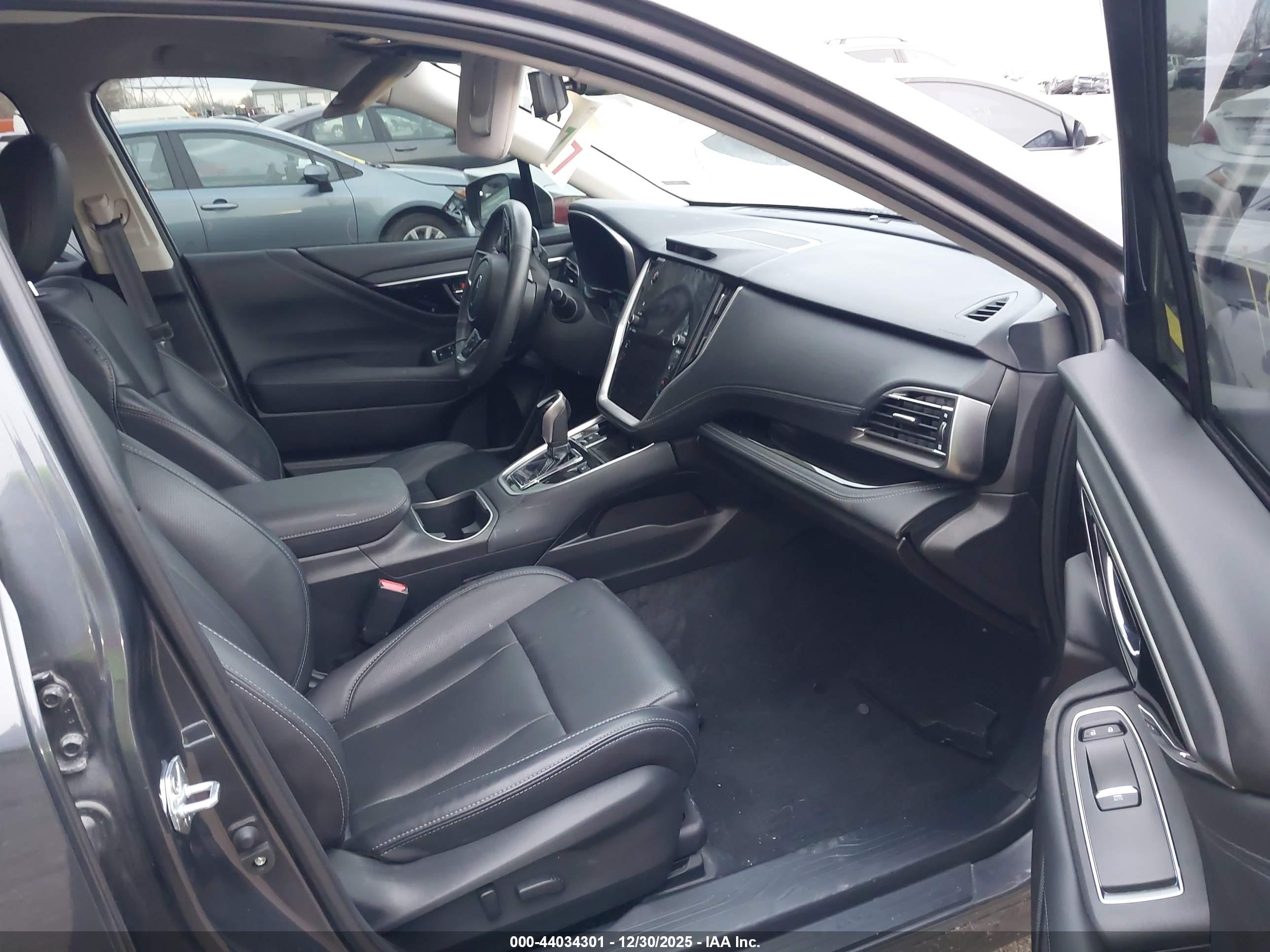 SUBARU OUTBACK image 5