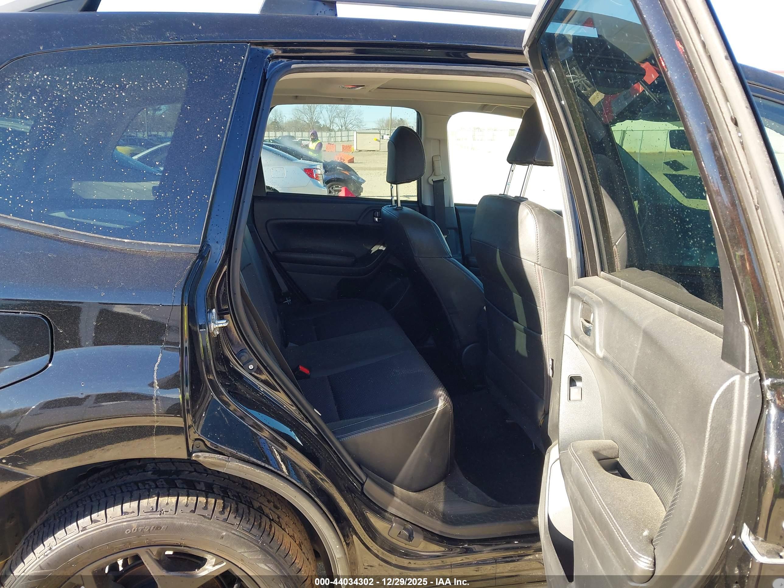 SUBARU FORESTER image 8