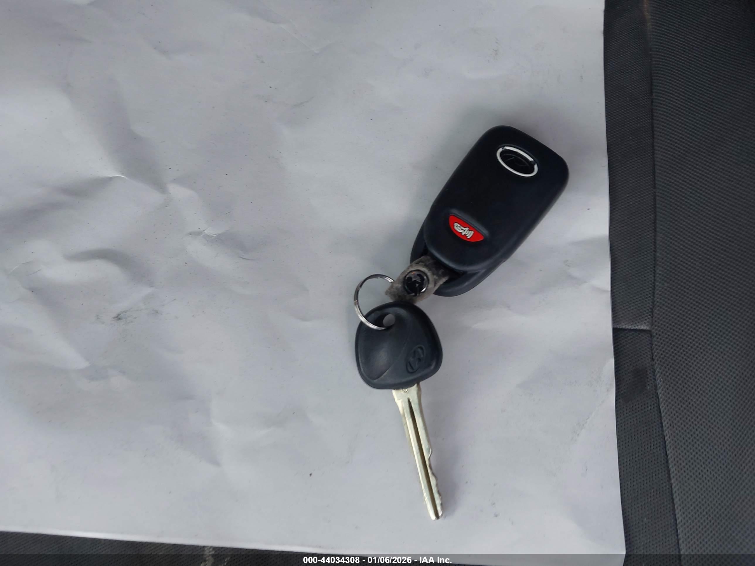 HYUNDAI ELANTRA image 11