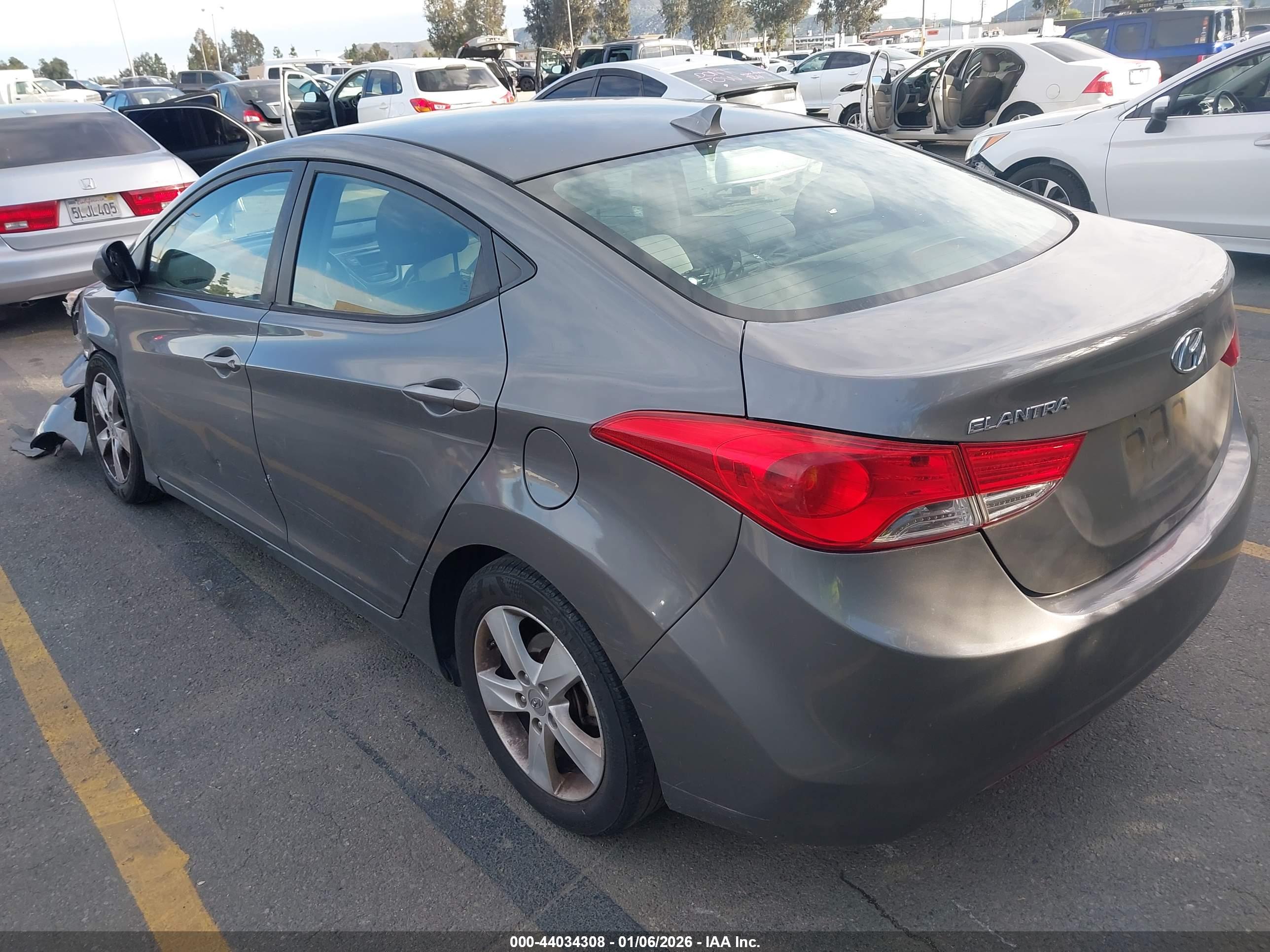 HYUNDAI ELANTRA image 3