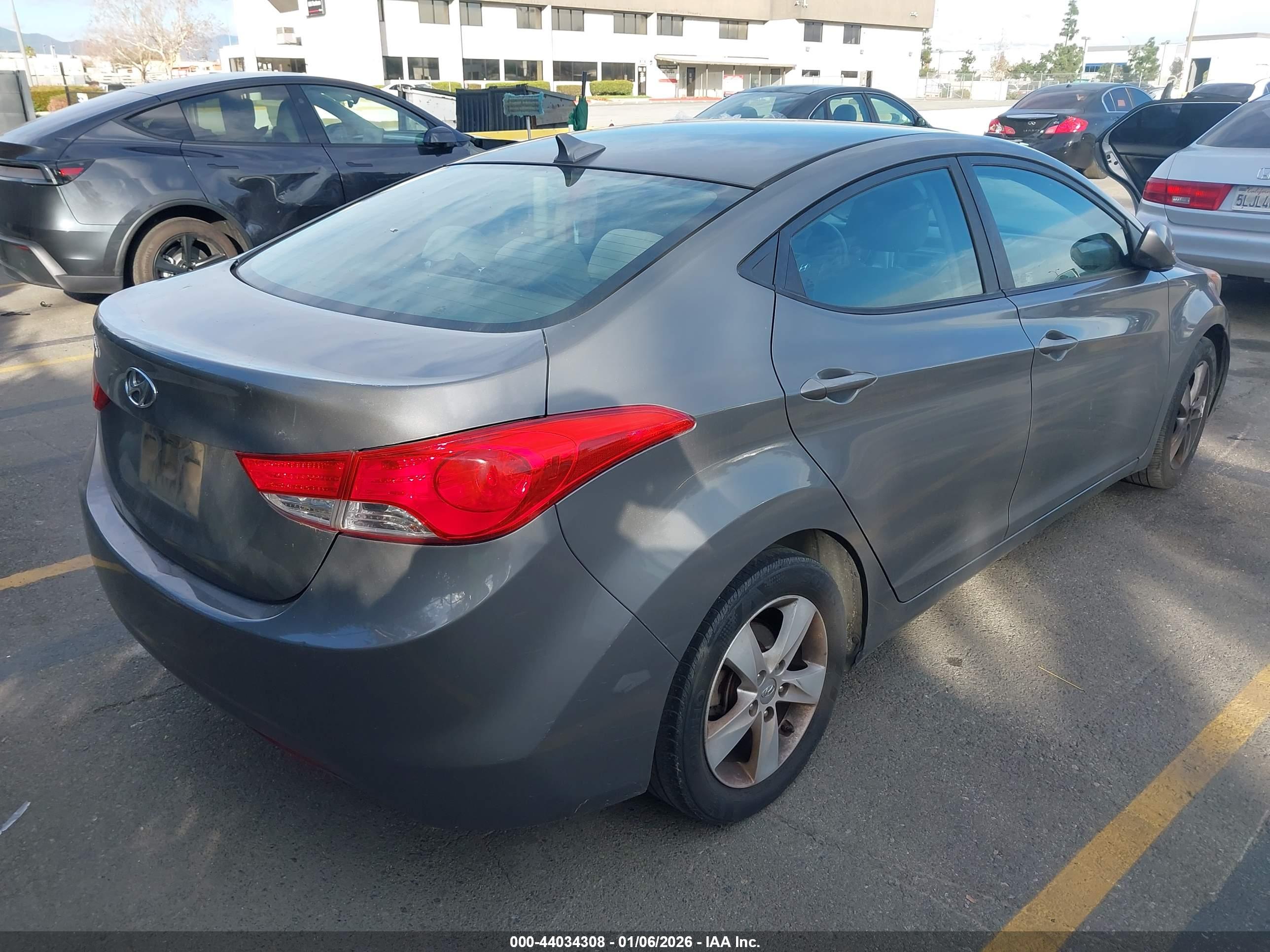HYUNDAI ELANTRA image 4